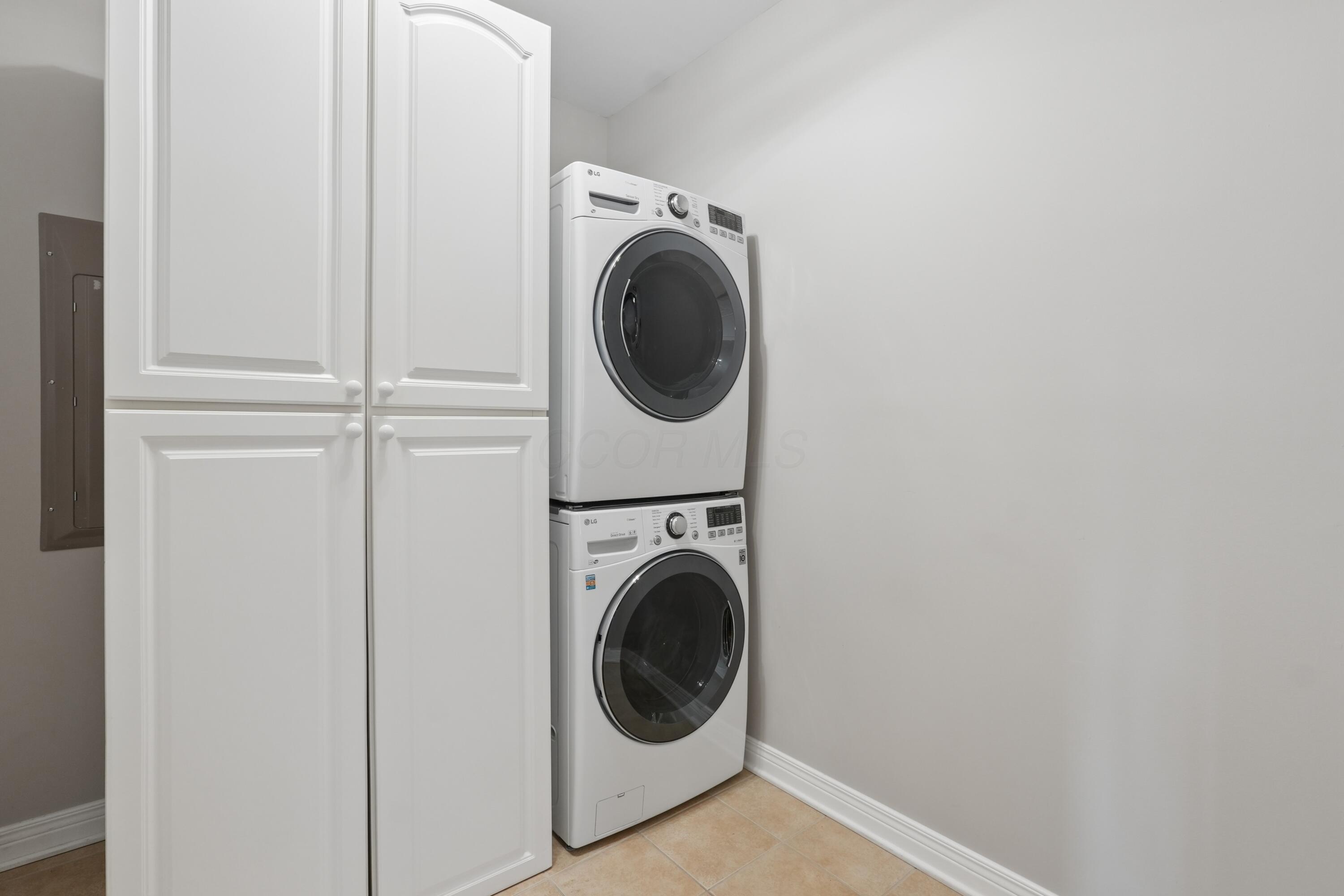 250 Daniel Burnham Square, 702