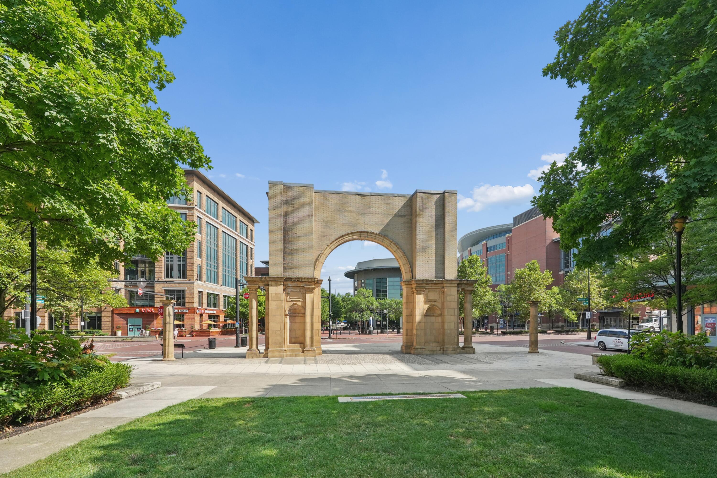 250 Daniel Burnham Square, 702