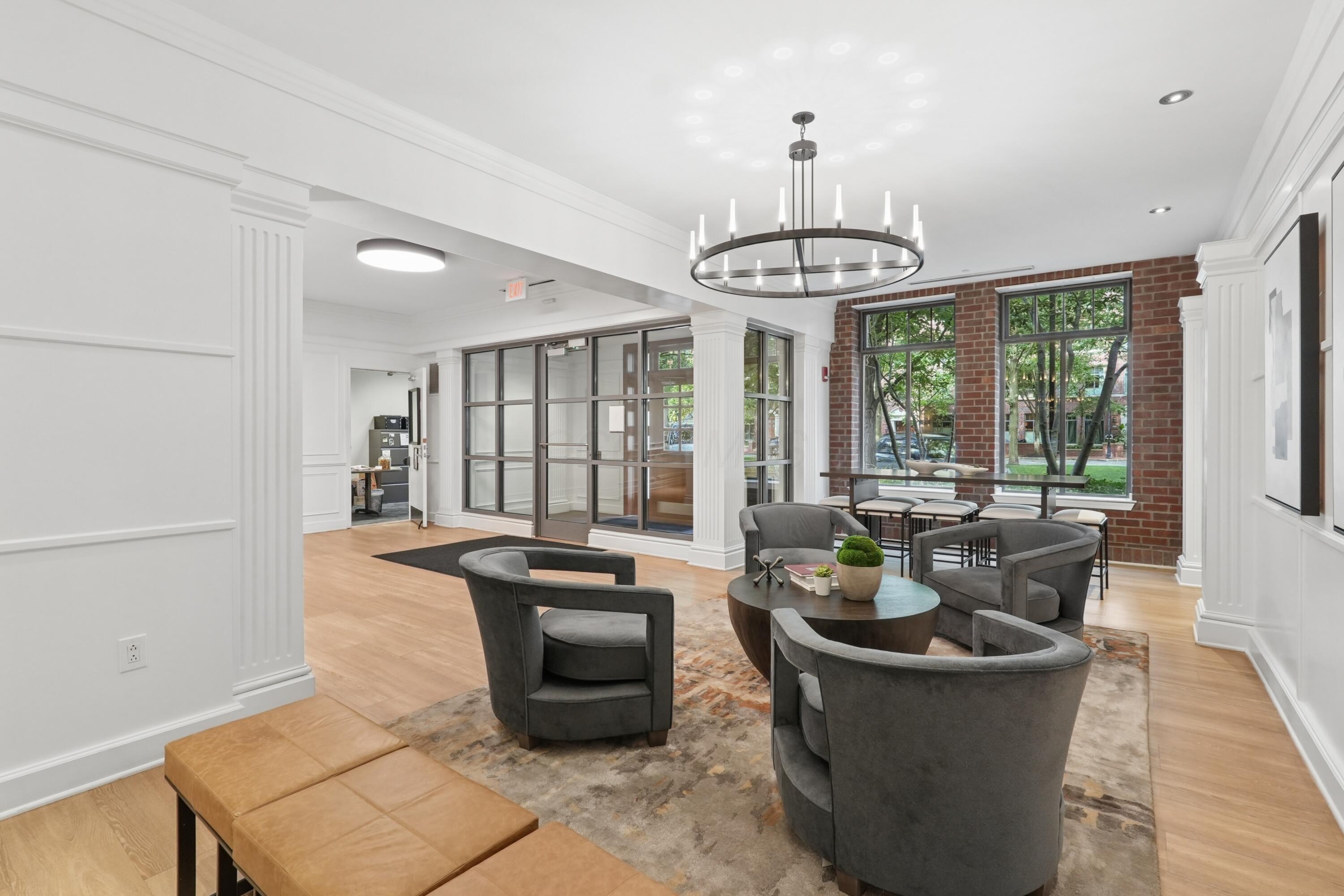 250 Daniel Burnham Square, 702