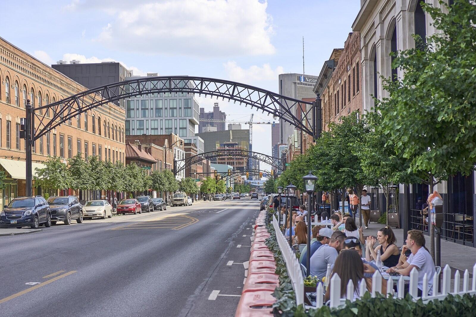 250 Daniel Burnham Square, 702