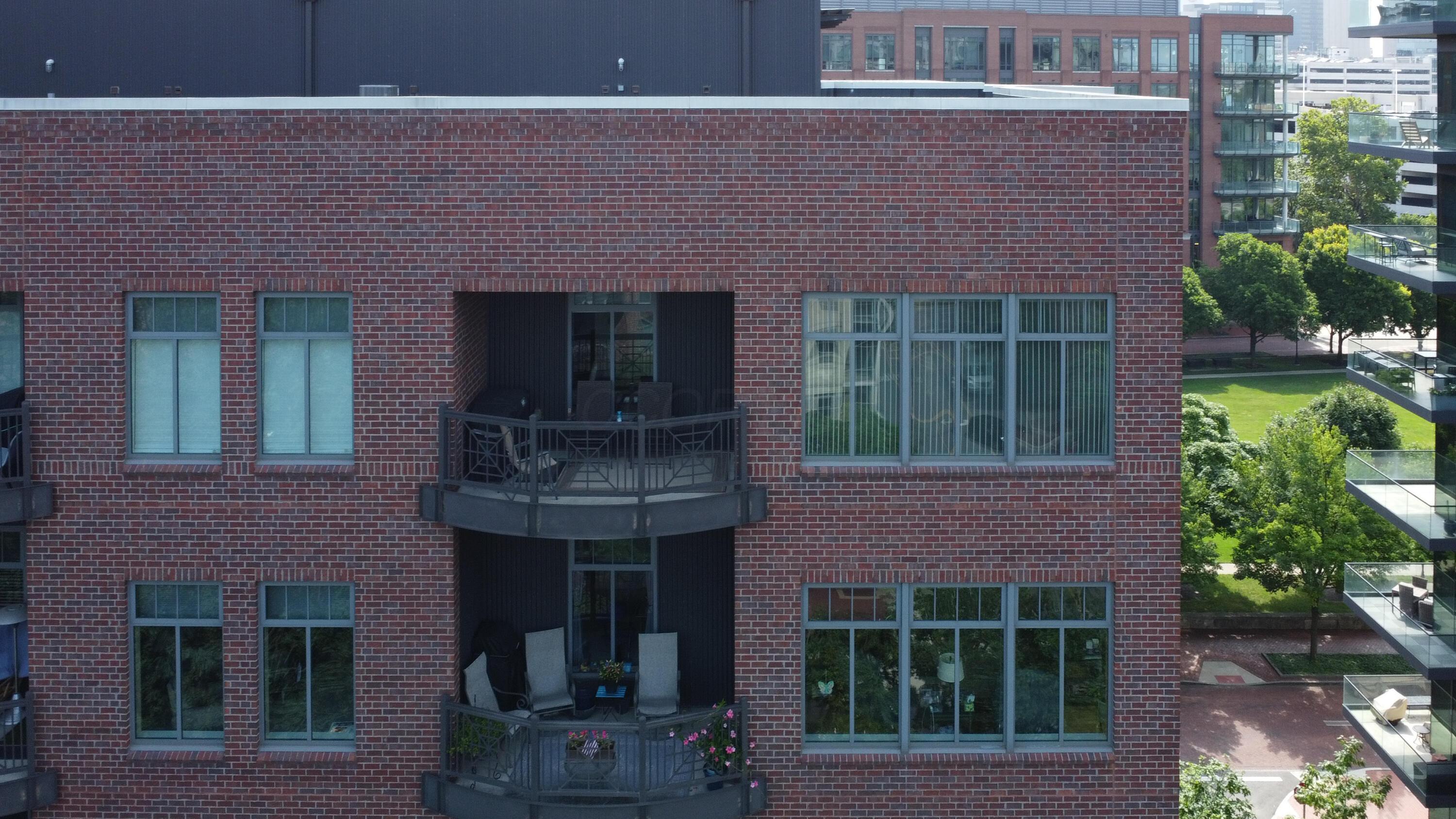 250 Daniel Burnham Square, 702