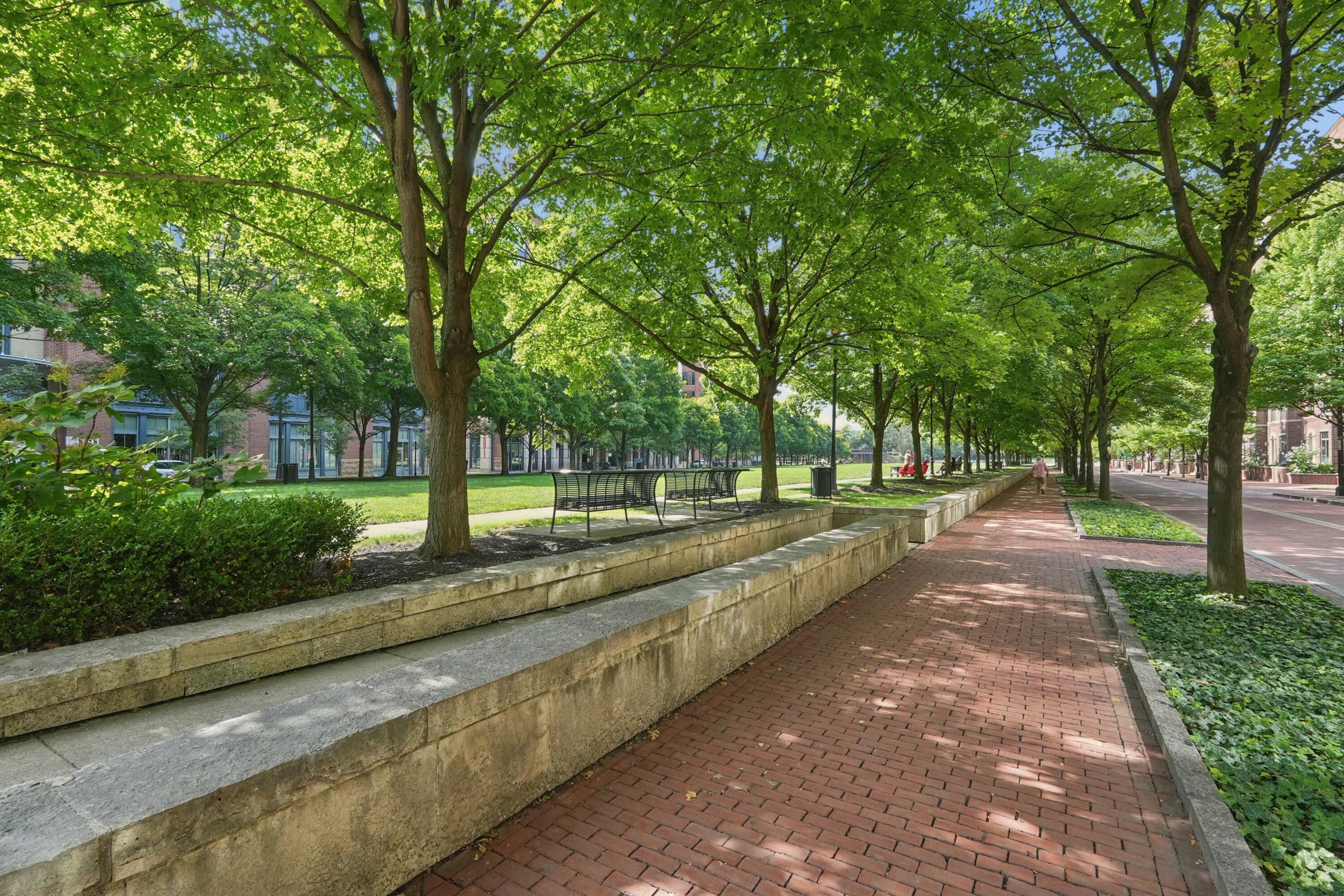 250 Daniel Burnham Square, 702