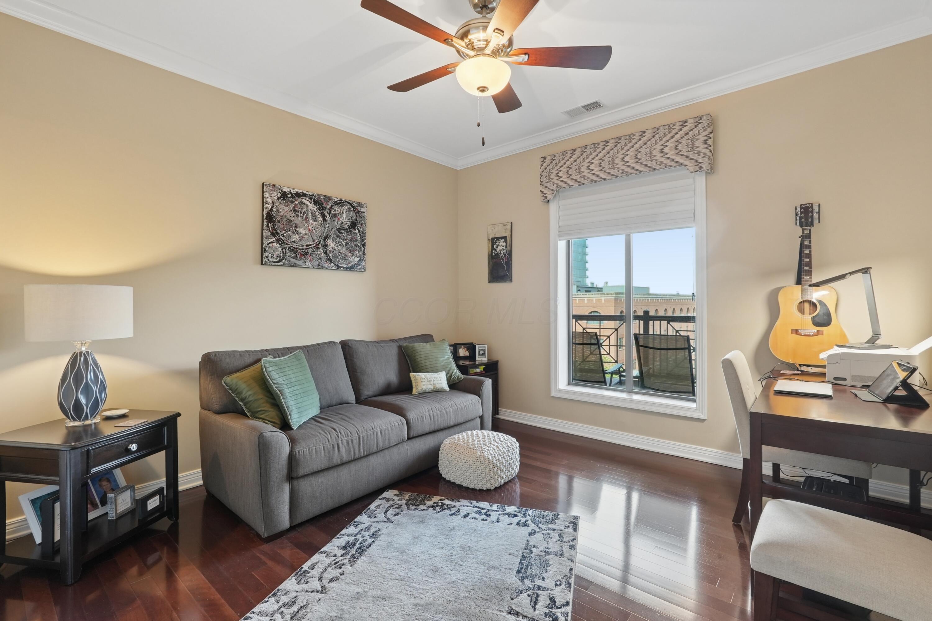 250 Daniel Burnham Square, 702