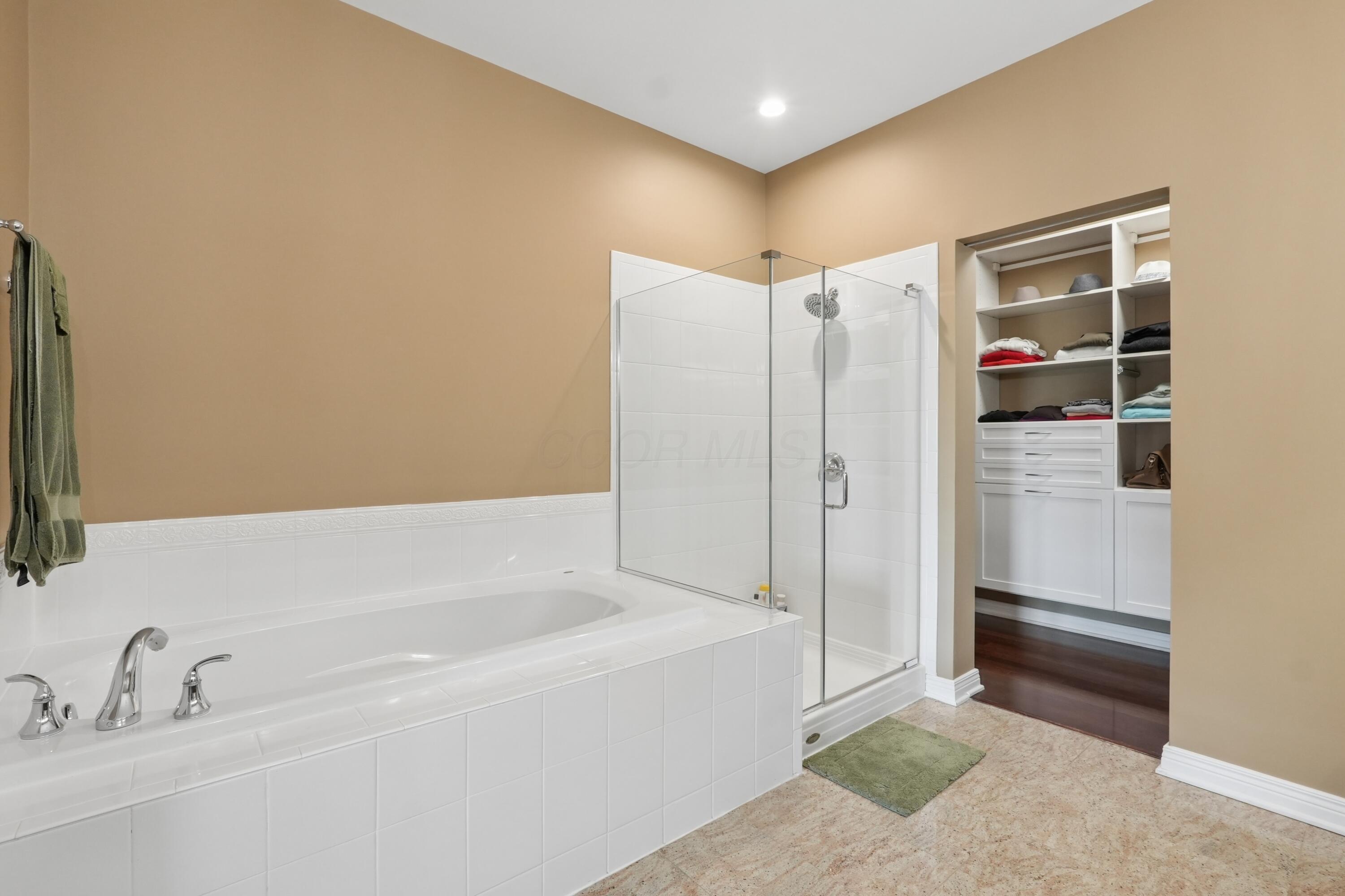 250 Daniel Burnham Square, 702