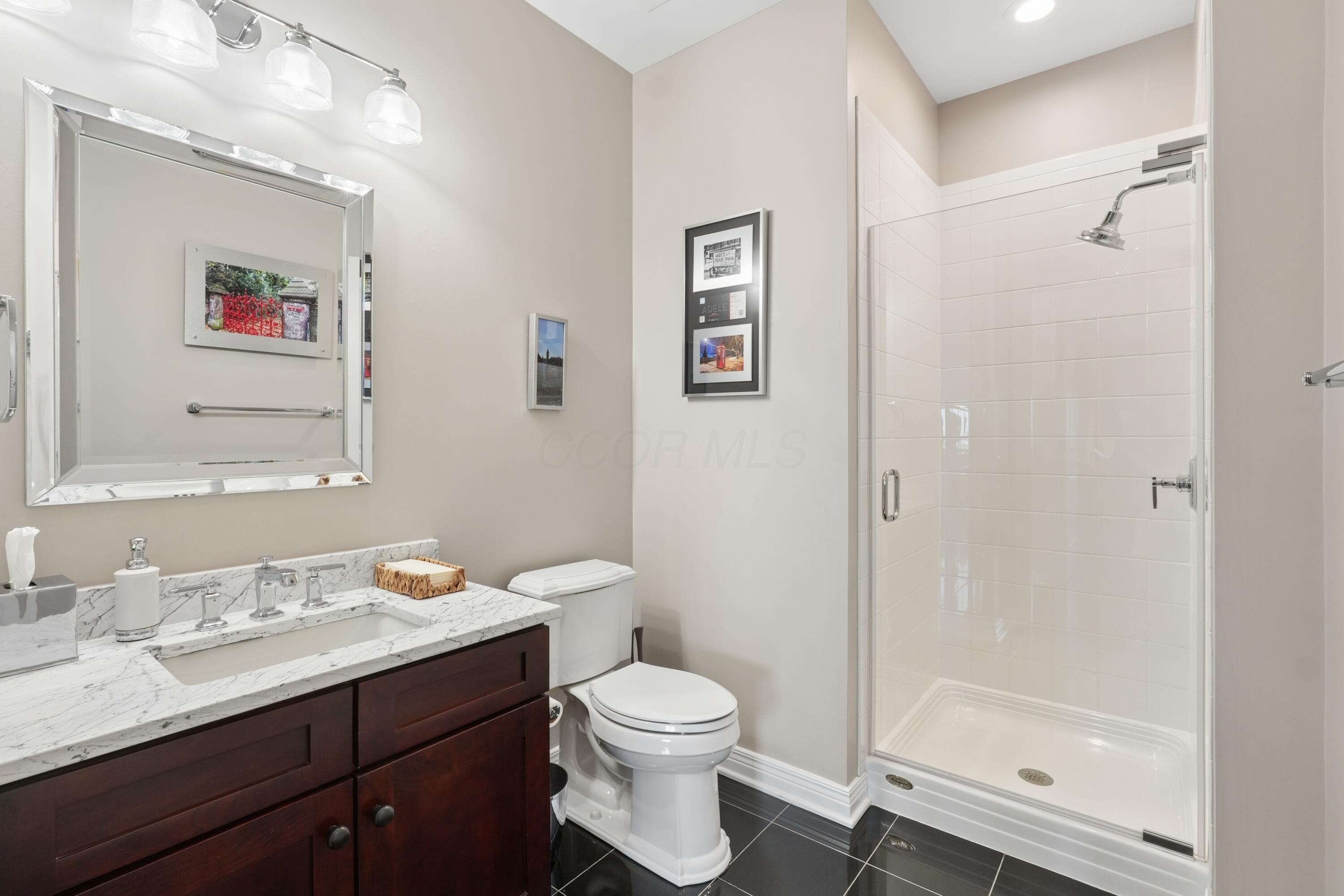 250 Daniel Burnham Square, 702