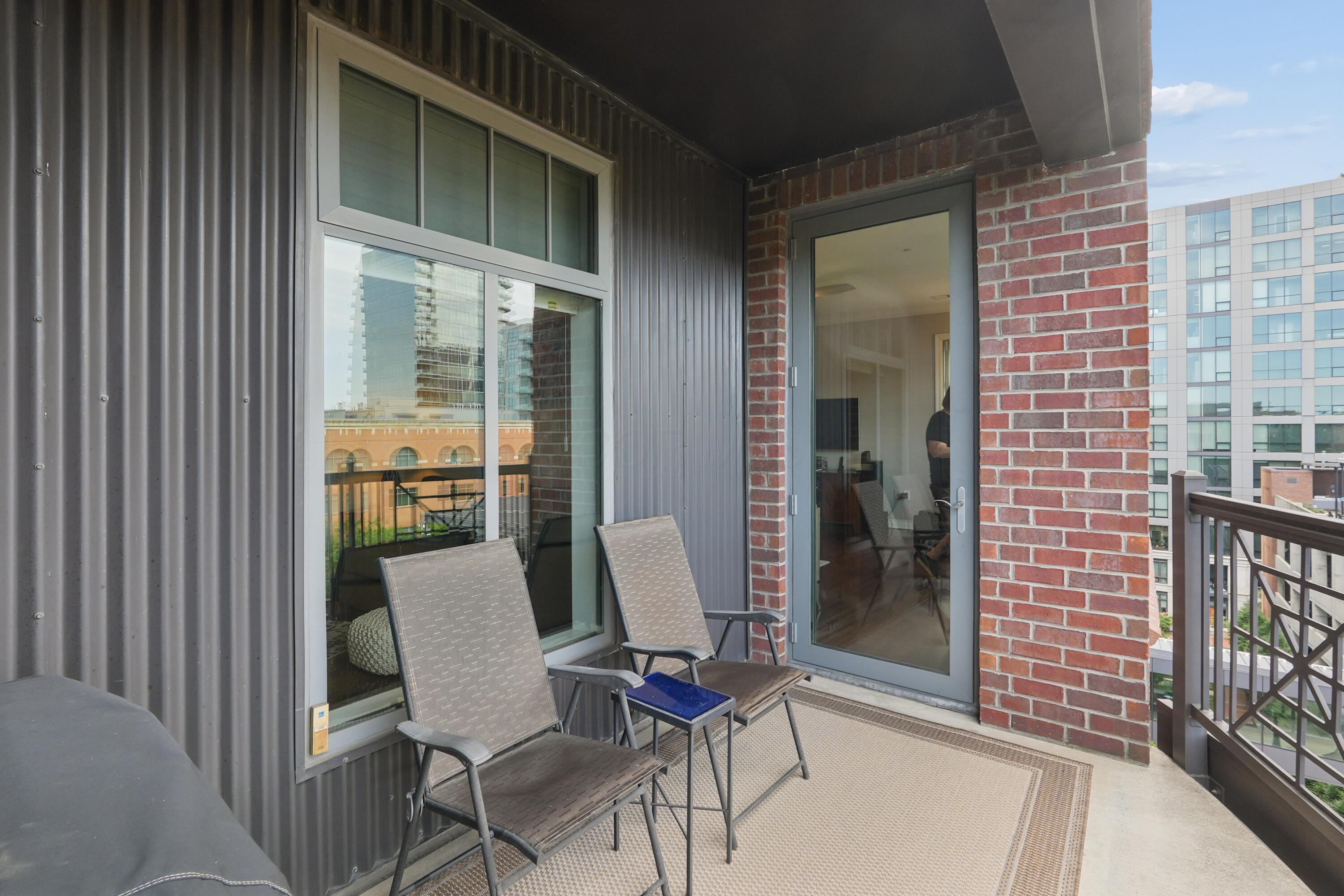 250 Daniel Burnham Square, 702