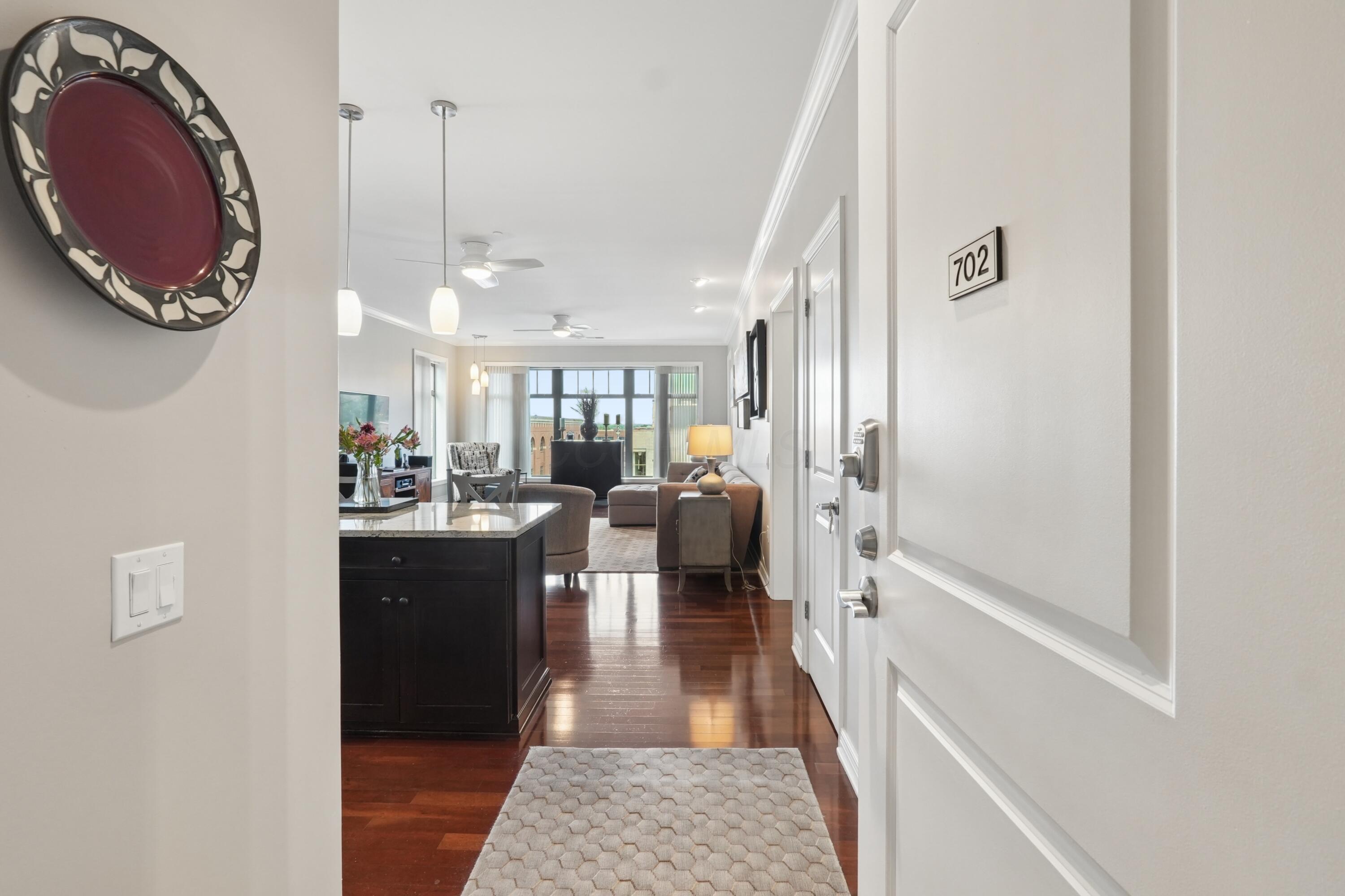 250 Daniel Burnham Square, 702