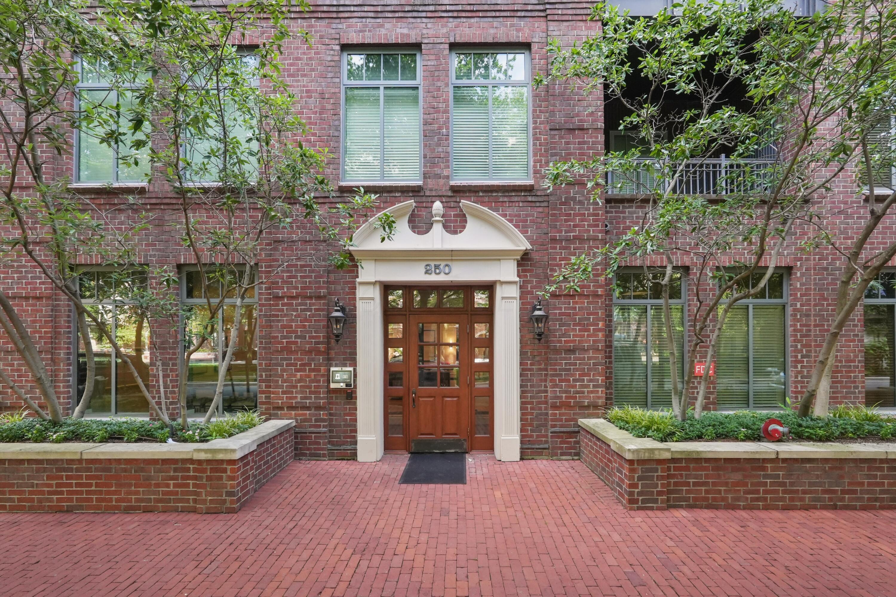 250 Daniel Burnham Square, 702