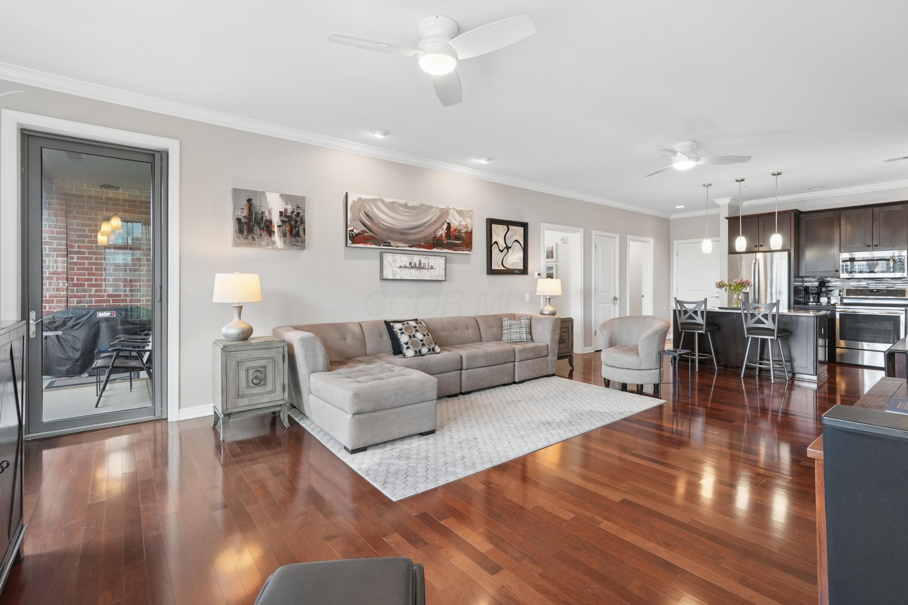250 Daniel Burnham Square, 702