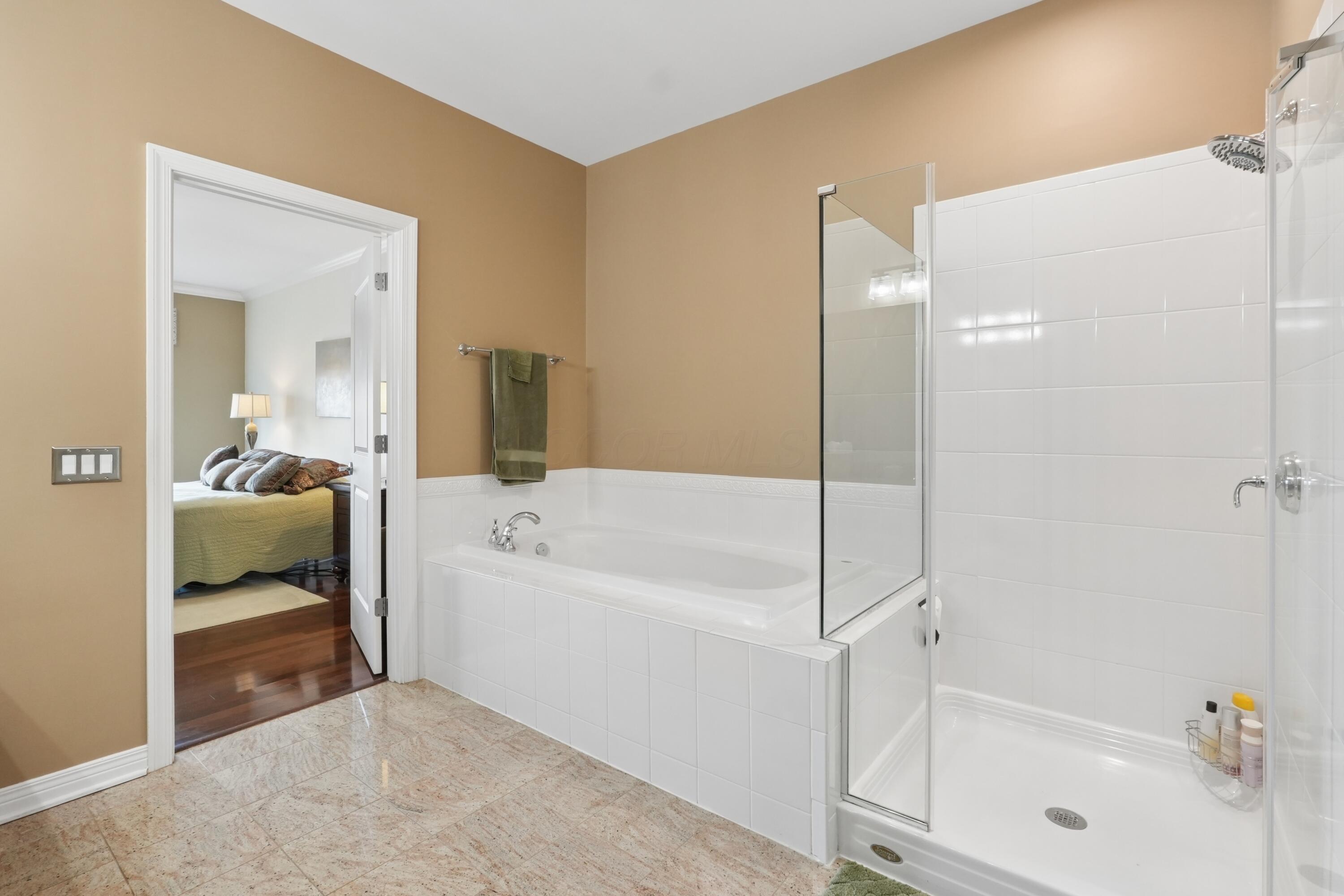 250 Daniel Burnham Square, 702