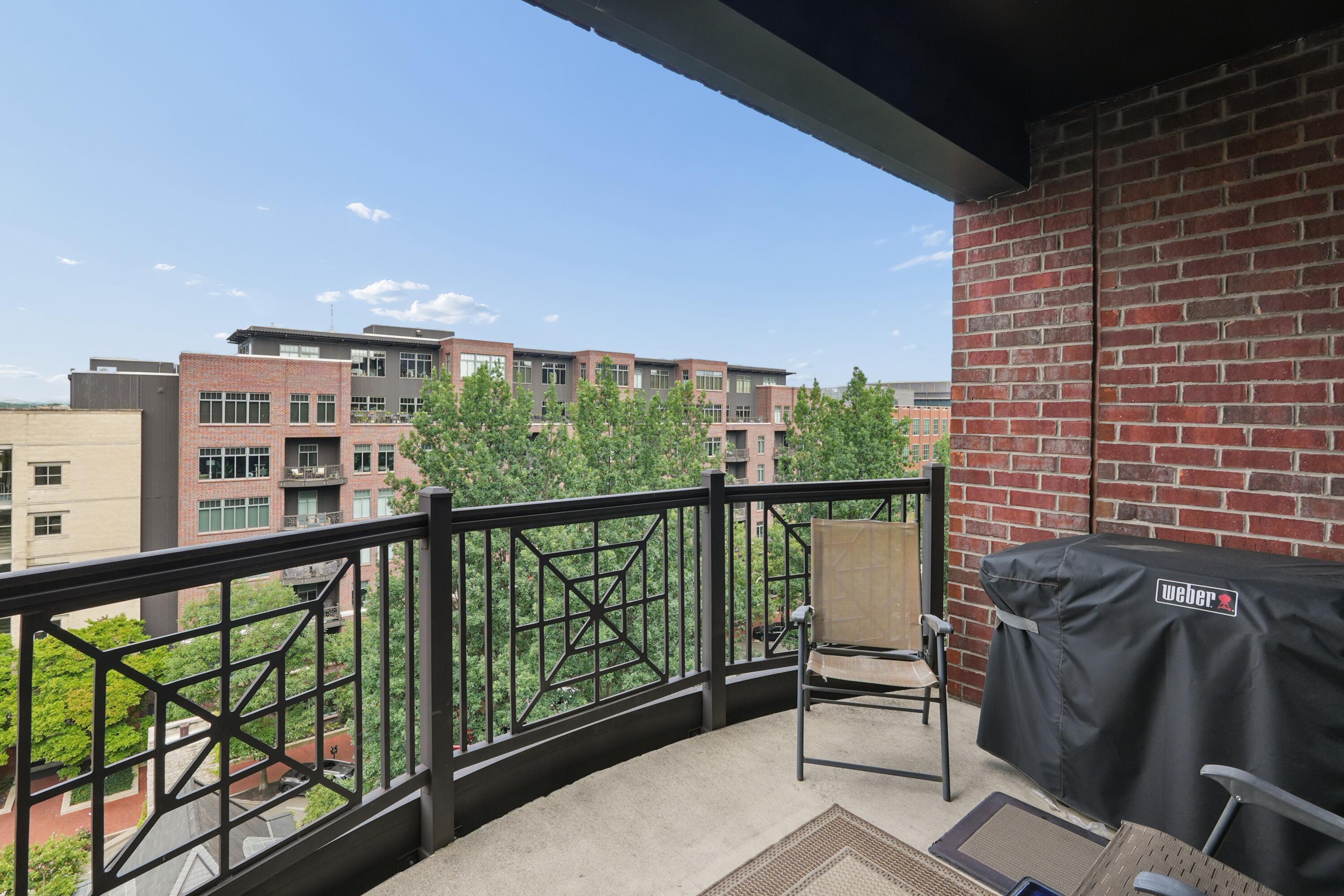 250 Daniel Burnham Square, 702