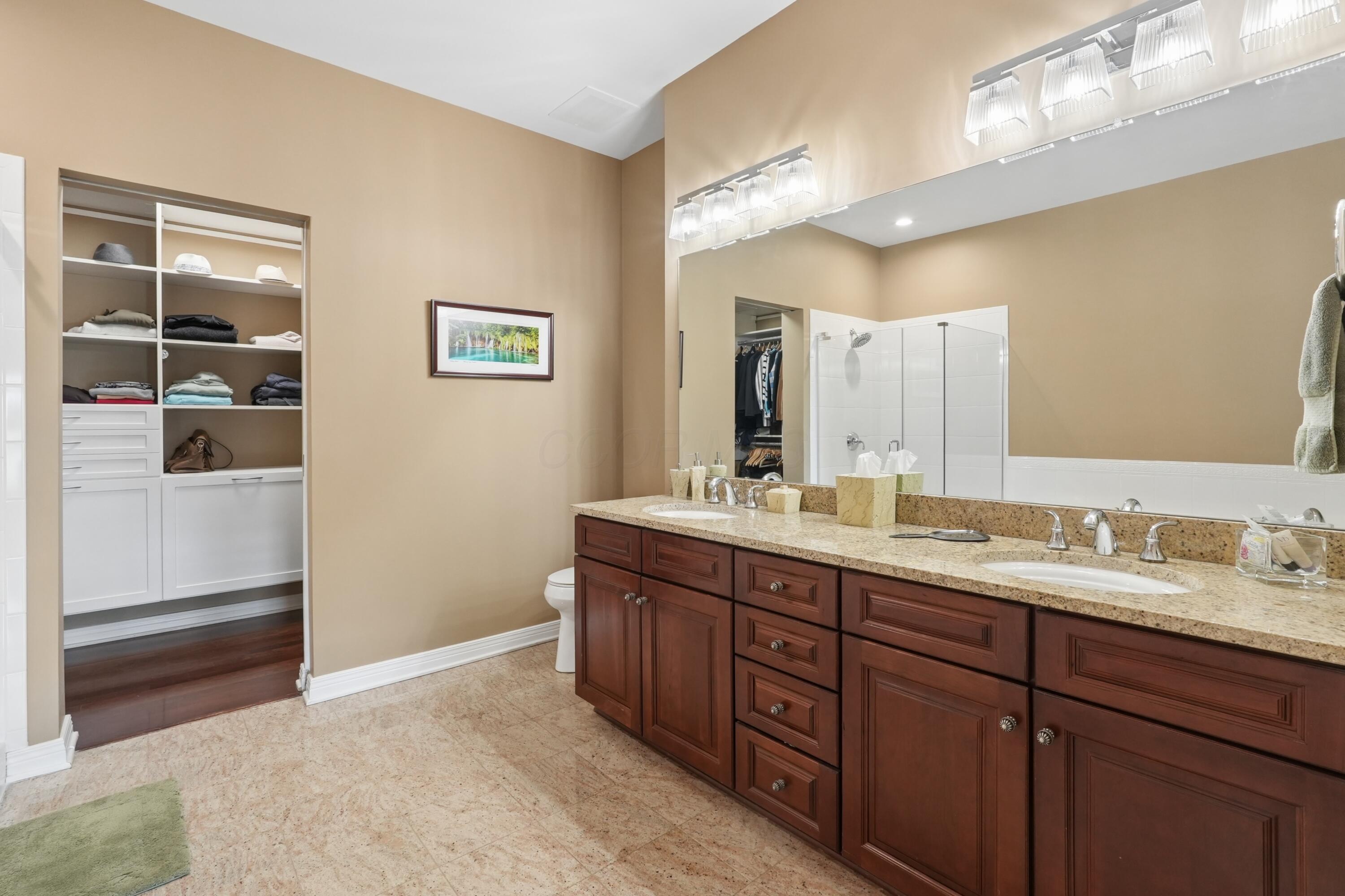 250 Daniel Burnham Square, 702