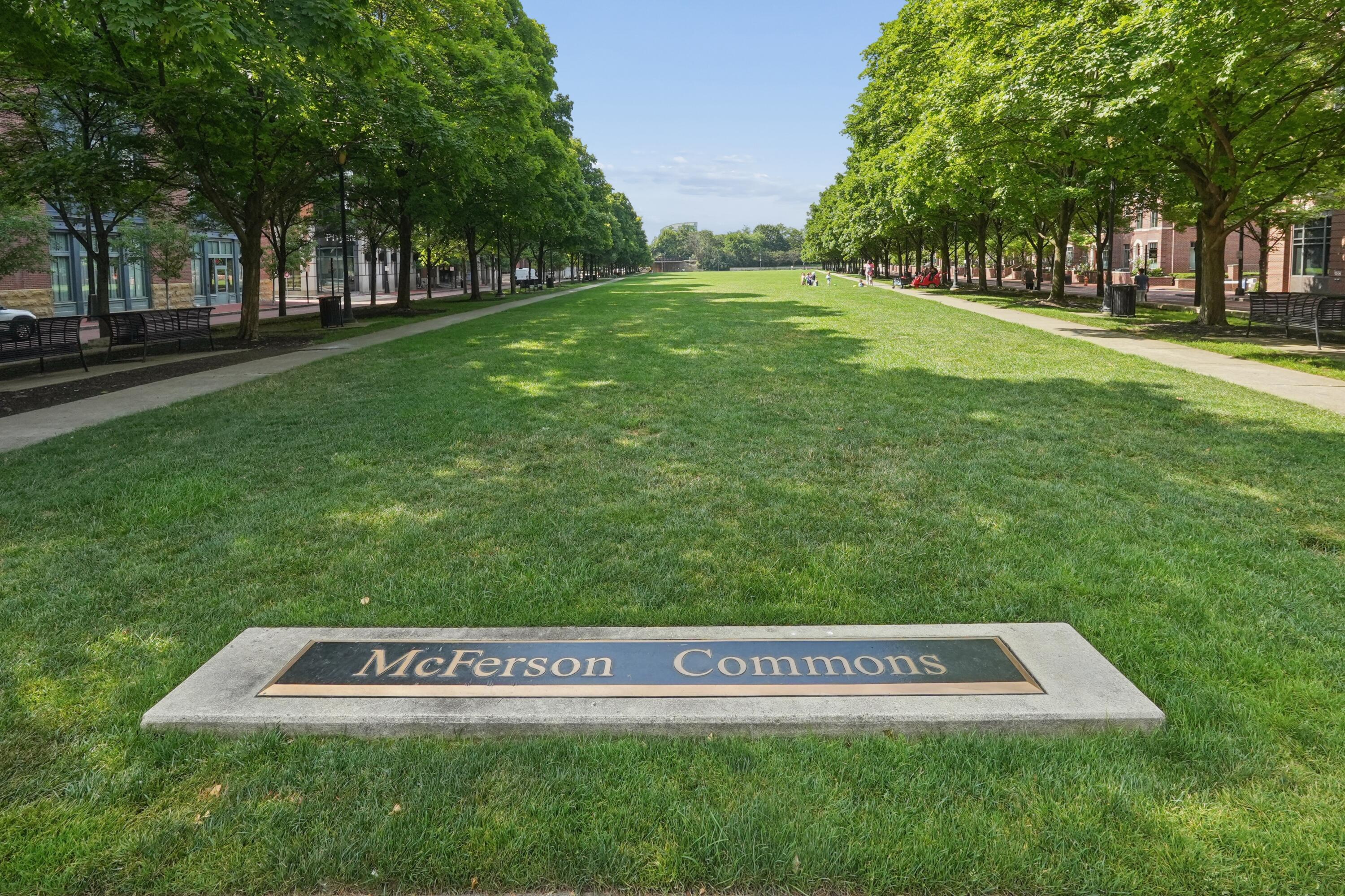 250 Daniel Burnham Square, 702