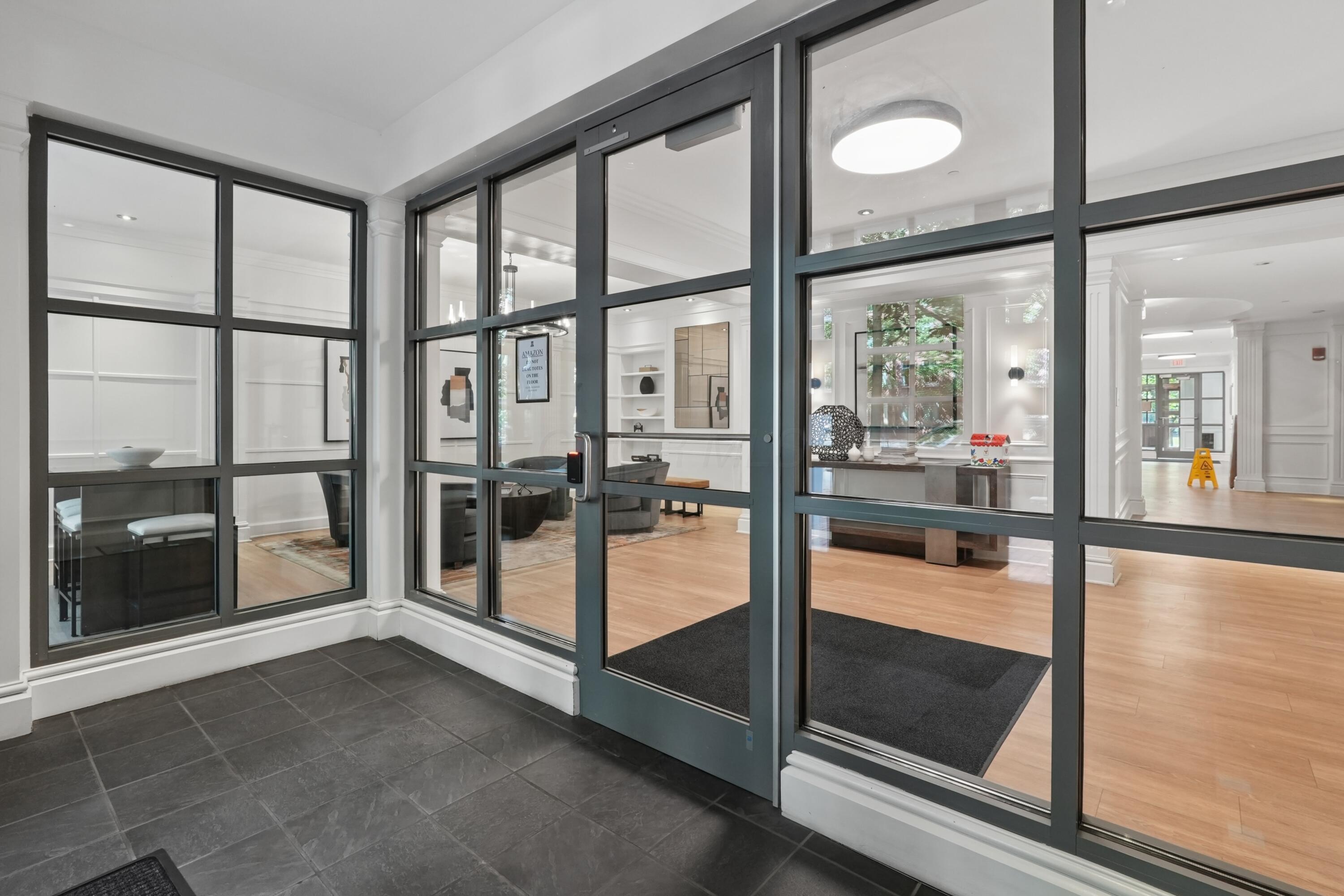 250 Daniel Burnham Square, 702