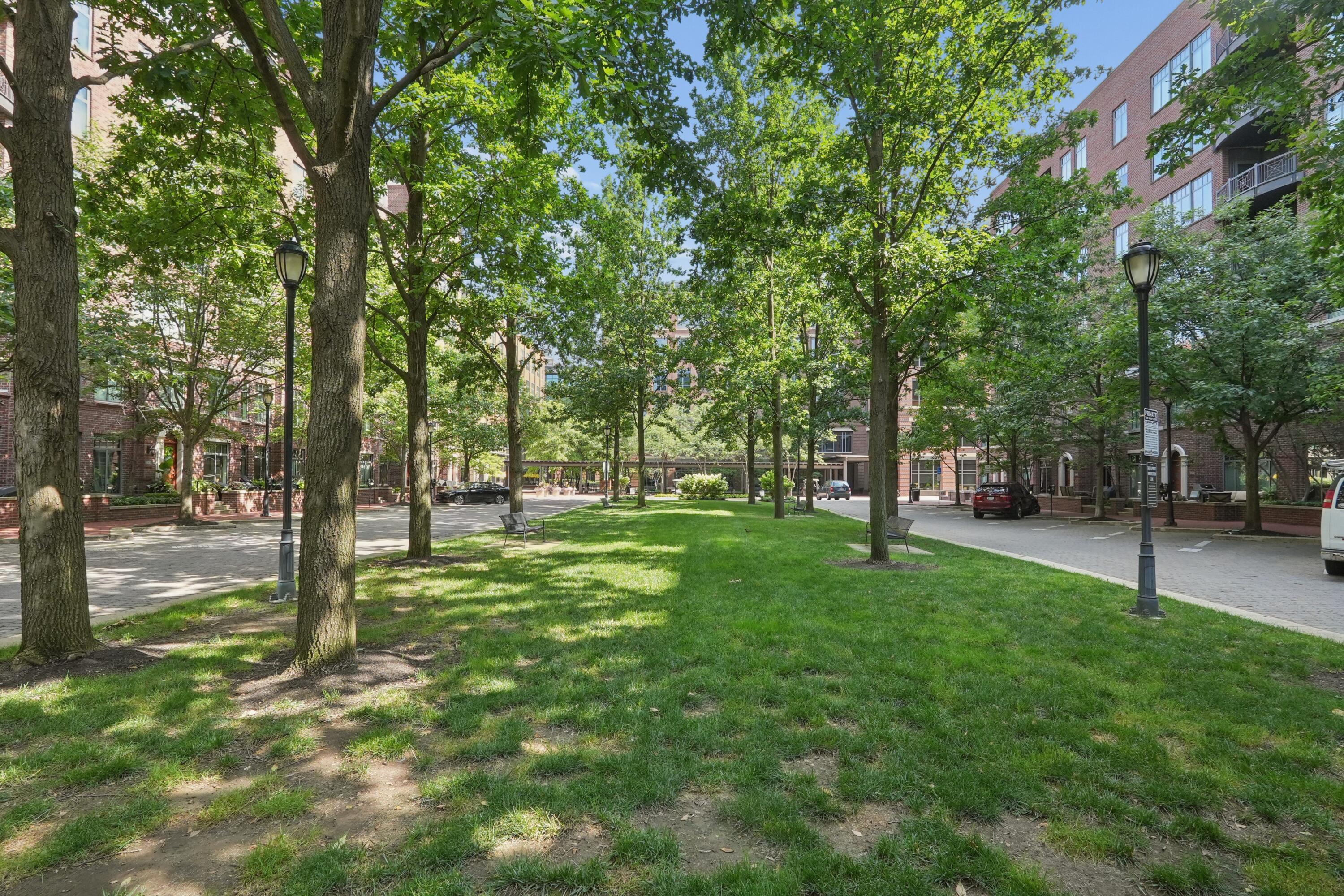 250 Daniel Burnham Square, 702