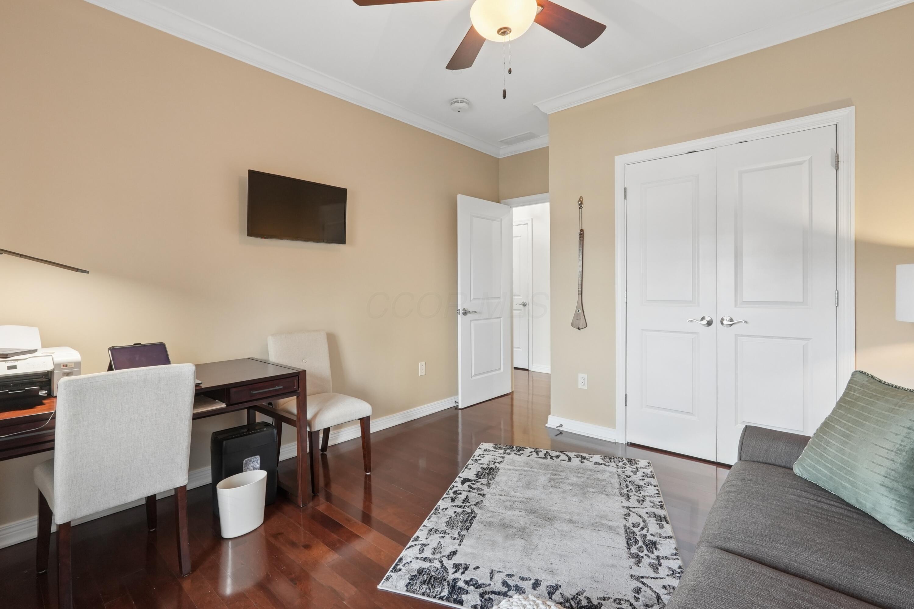 250 Daniel Burnham Square, 702