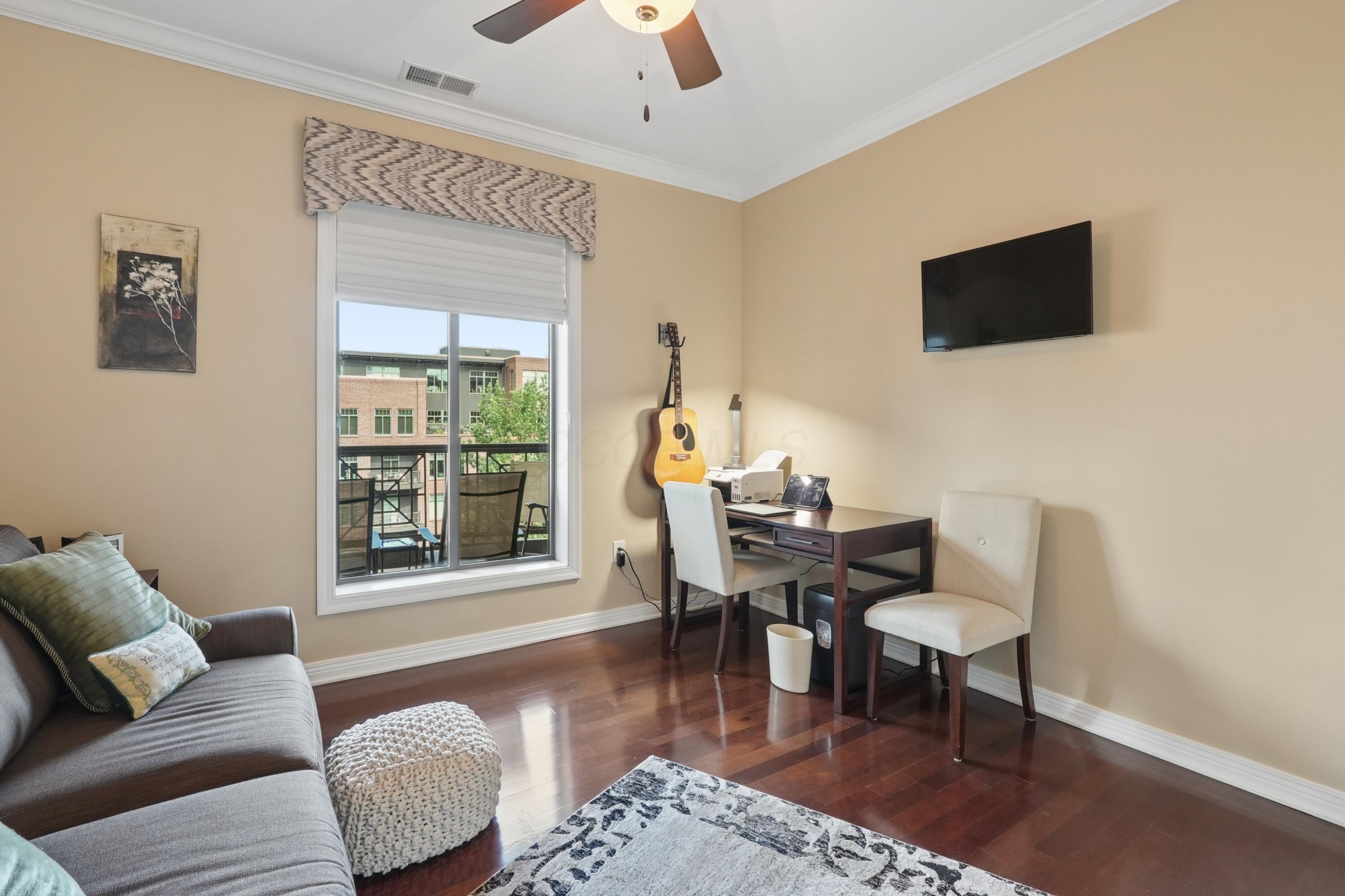 250 Daniel Burnham Square, 702
