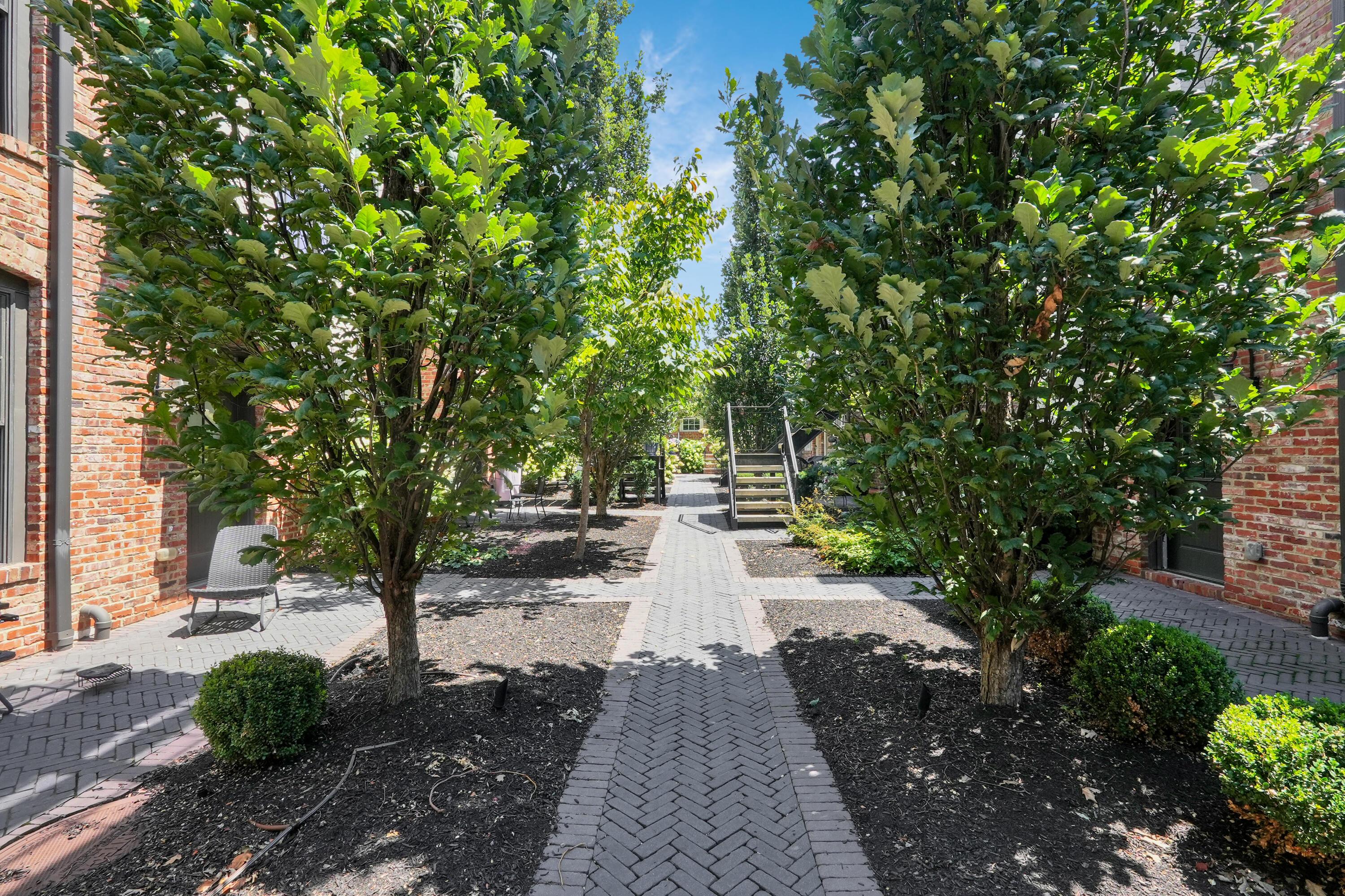 94 N 6th Street, G48