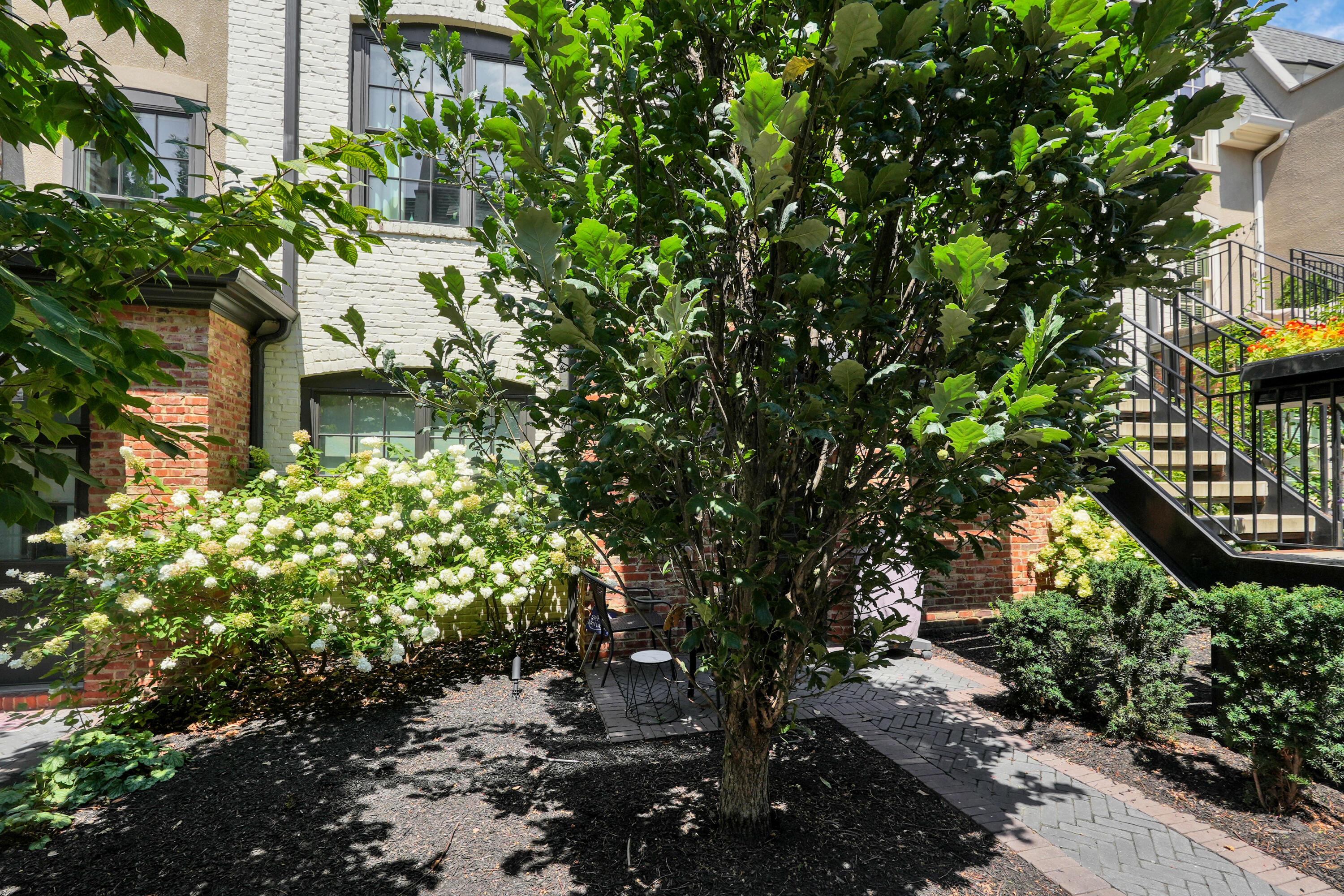 94 N 6th Street, G48