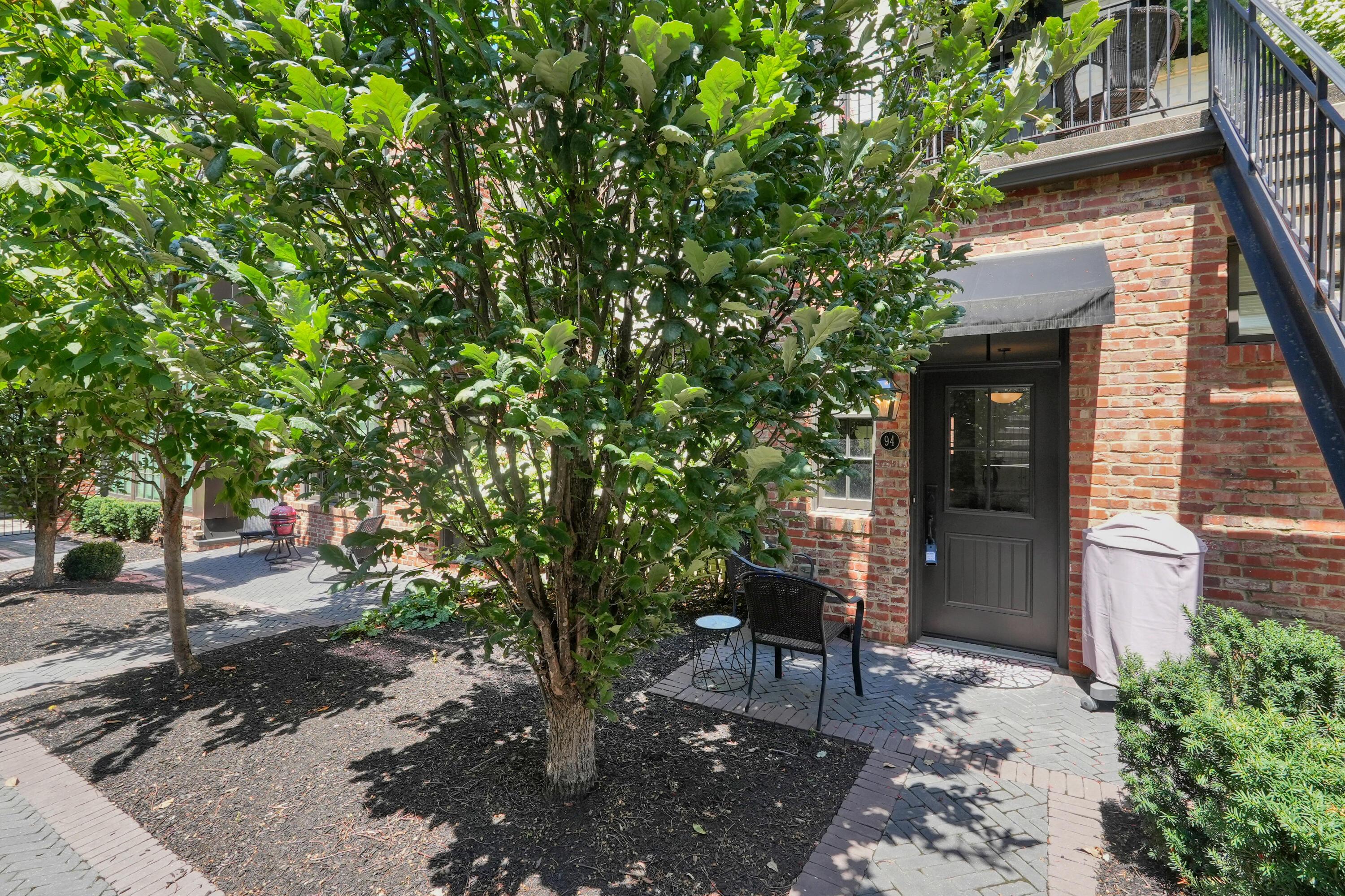 94 N 6th Street, G48