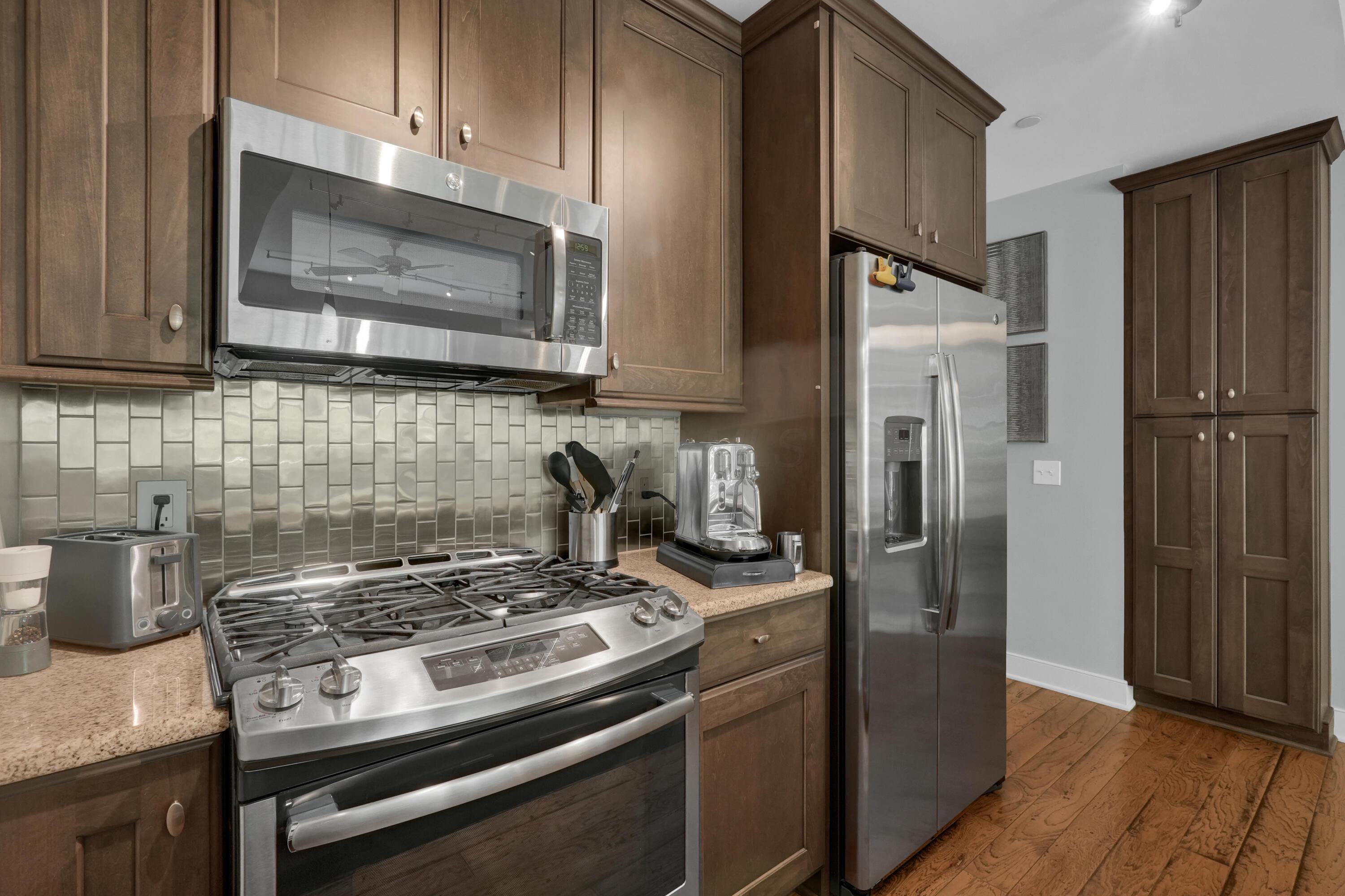 94 N 6th Street, G48