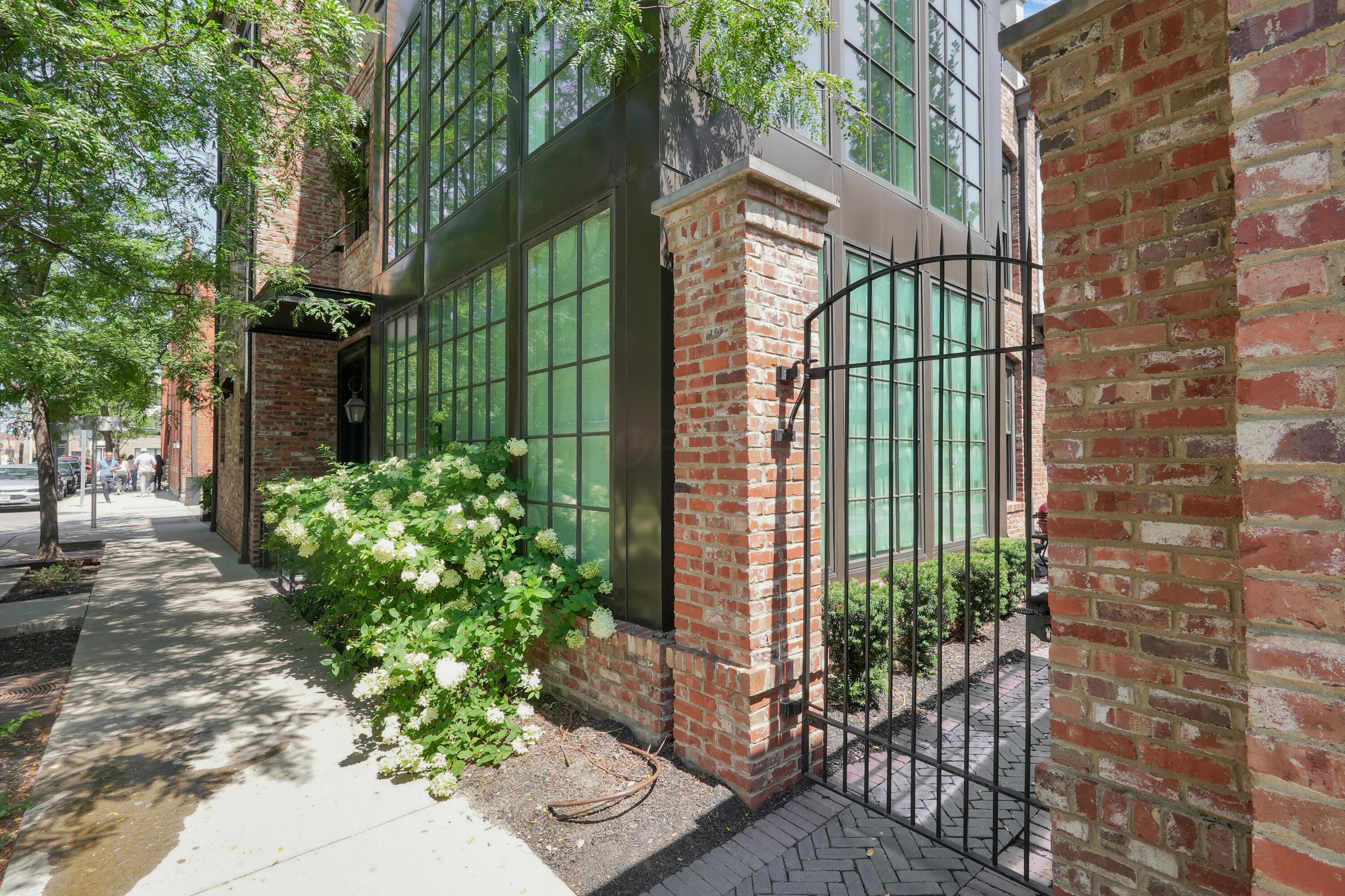 94 N 6th Street, G48