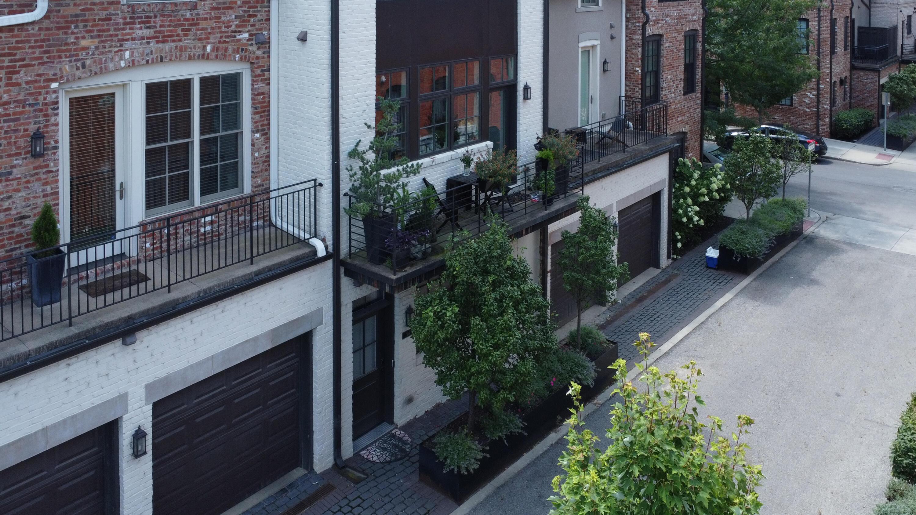 94 N 6th Street, G48