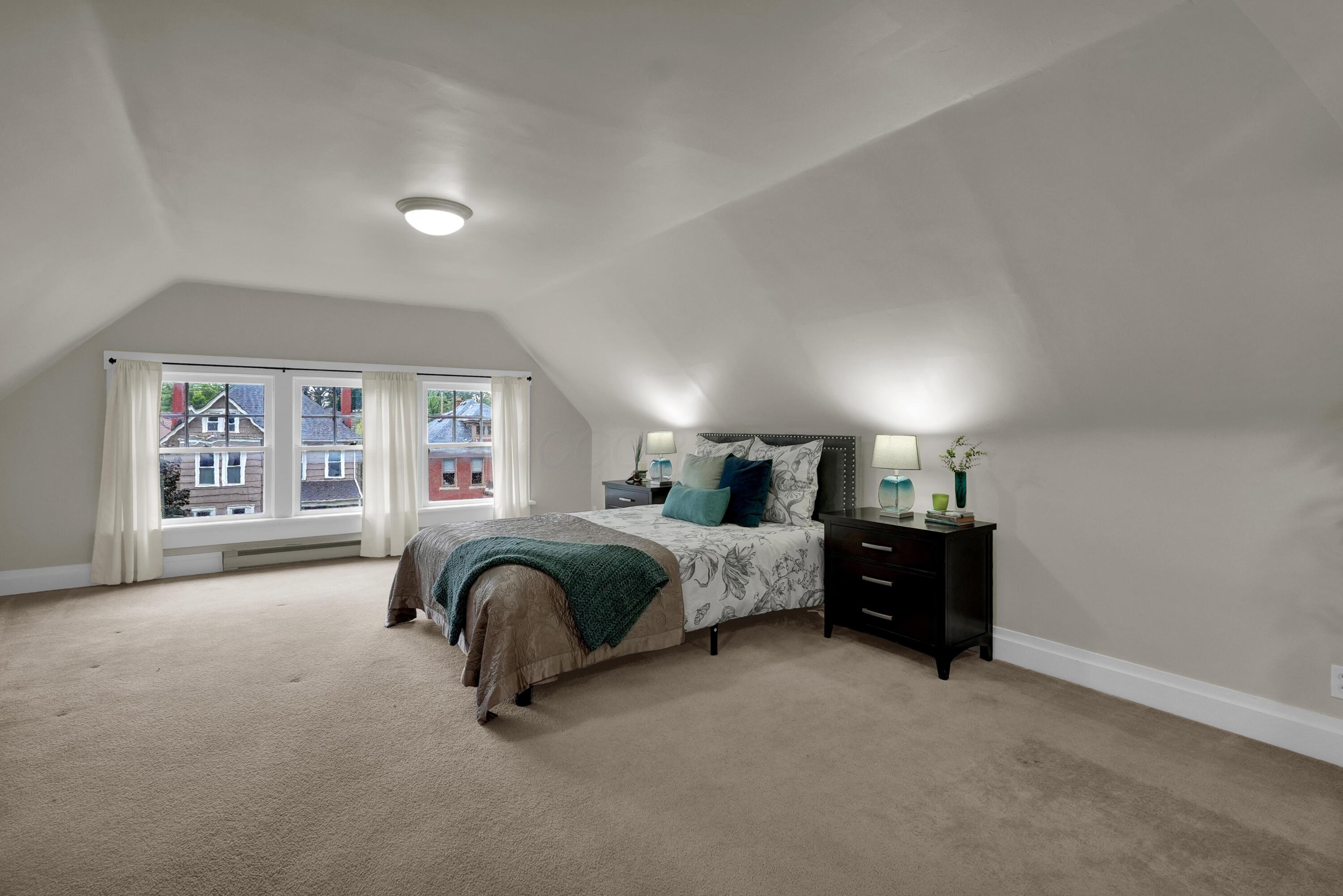 325 W 6th Avenue