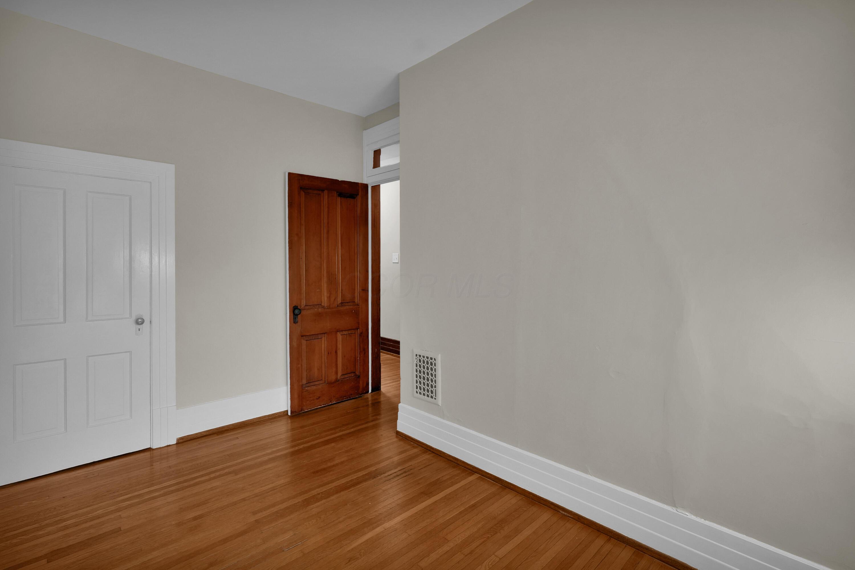 325 W 6th Avenue
