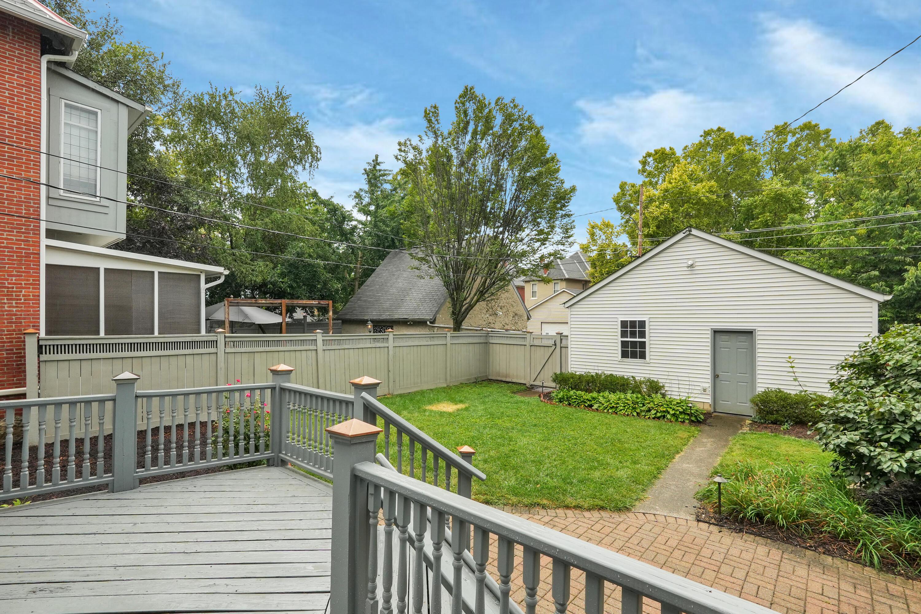 325 W 6th Avenue