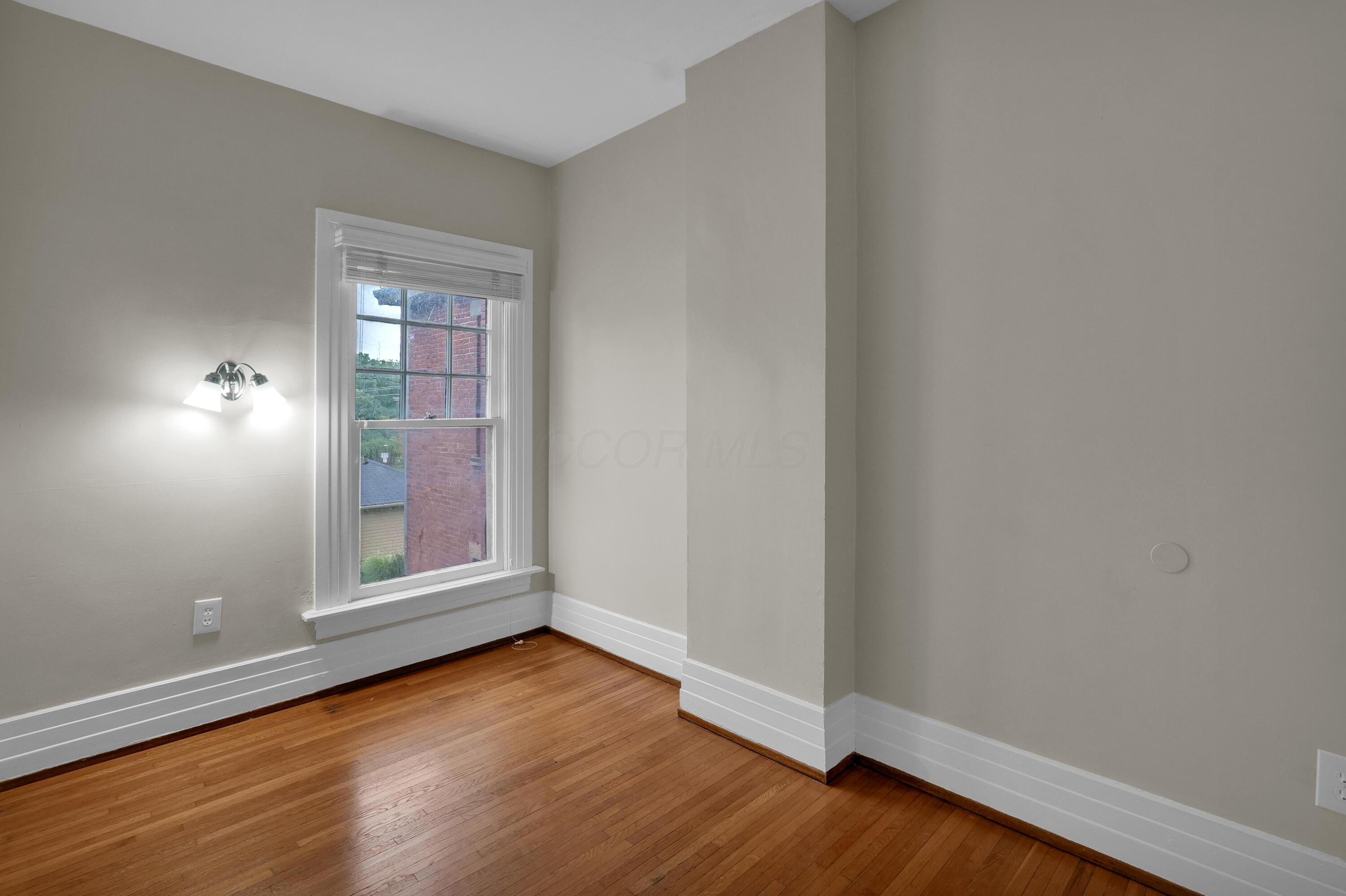 325 W 6th Avenue