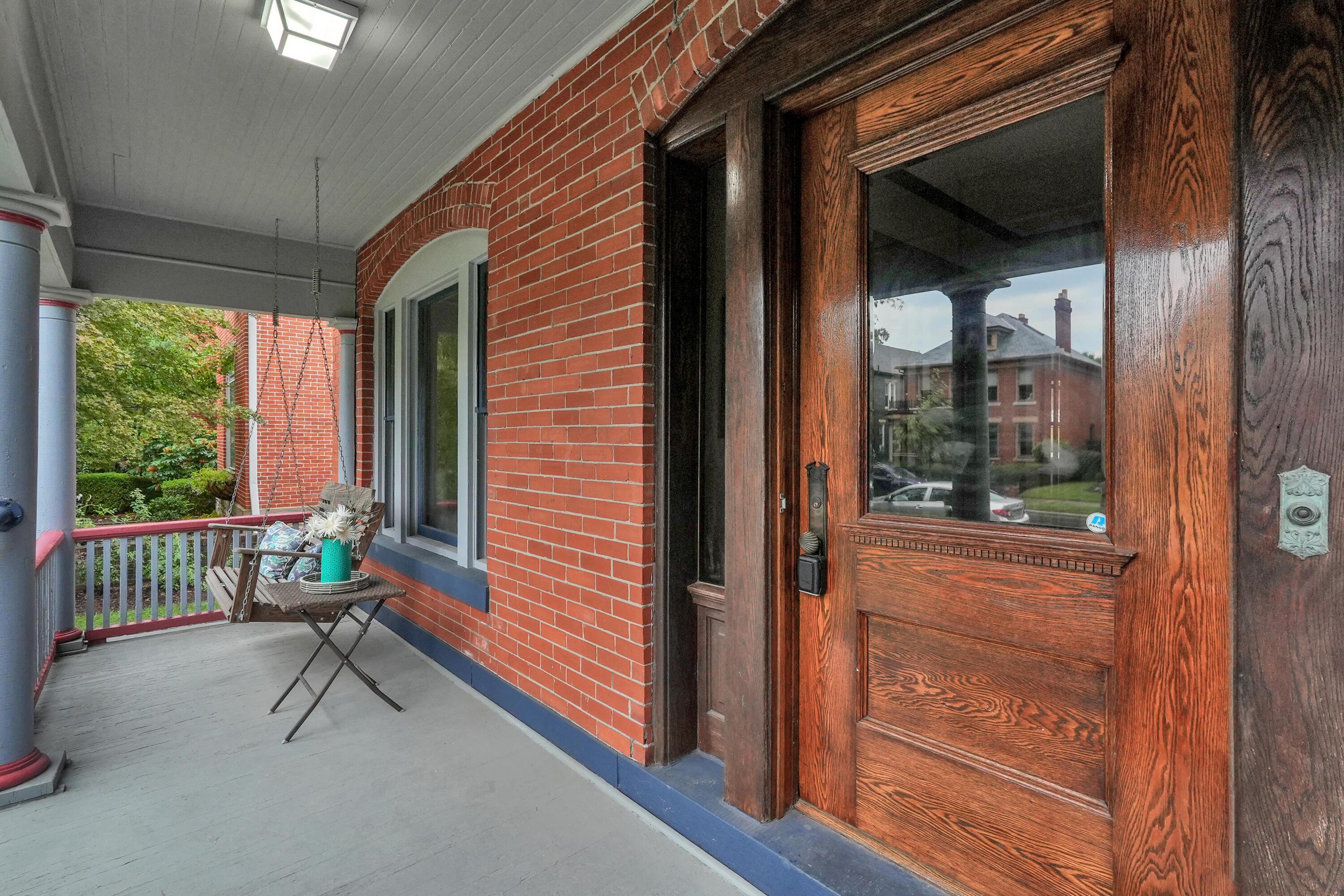 325 W 6th Avenue