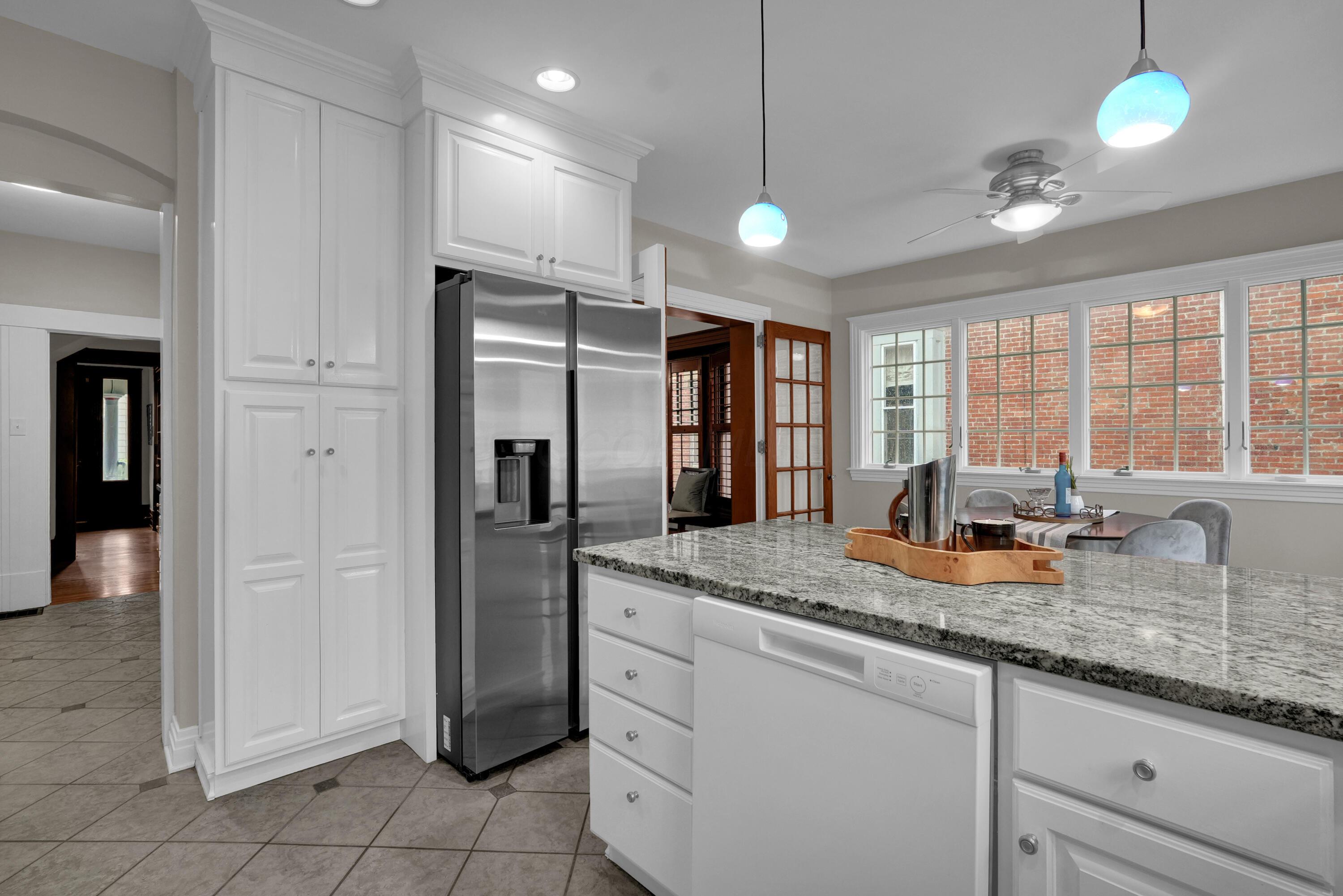 325 W 6th Avenue