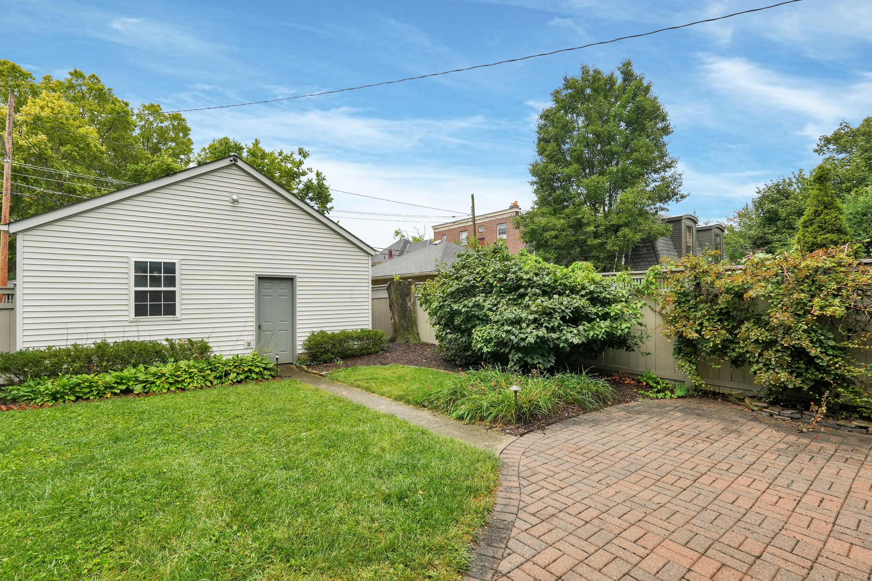 325 W 6th Avenue