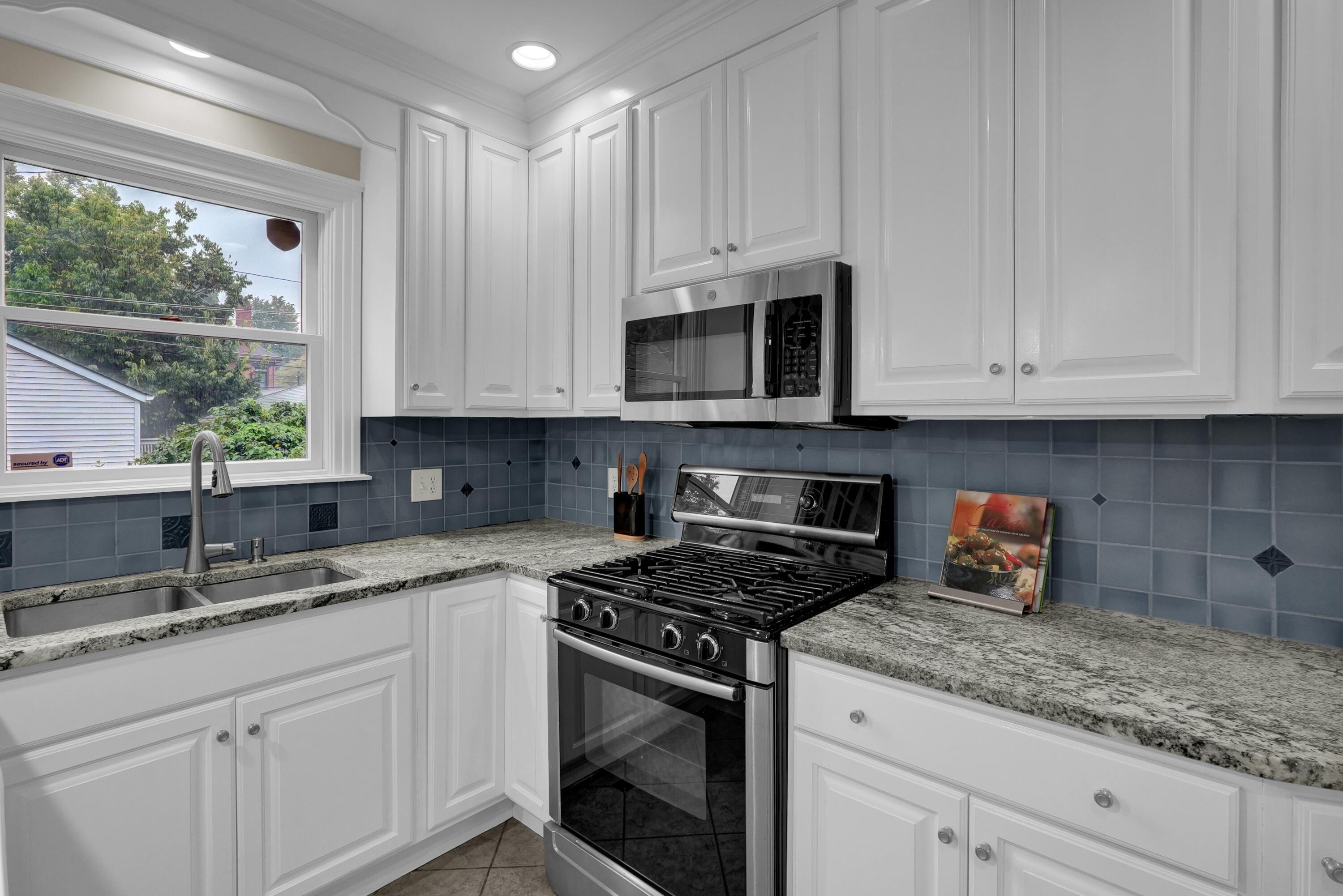 325 W 6th Avenue