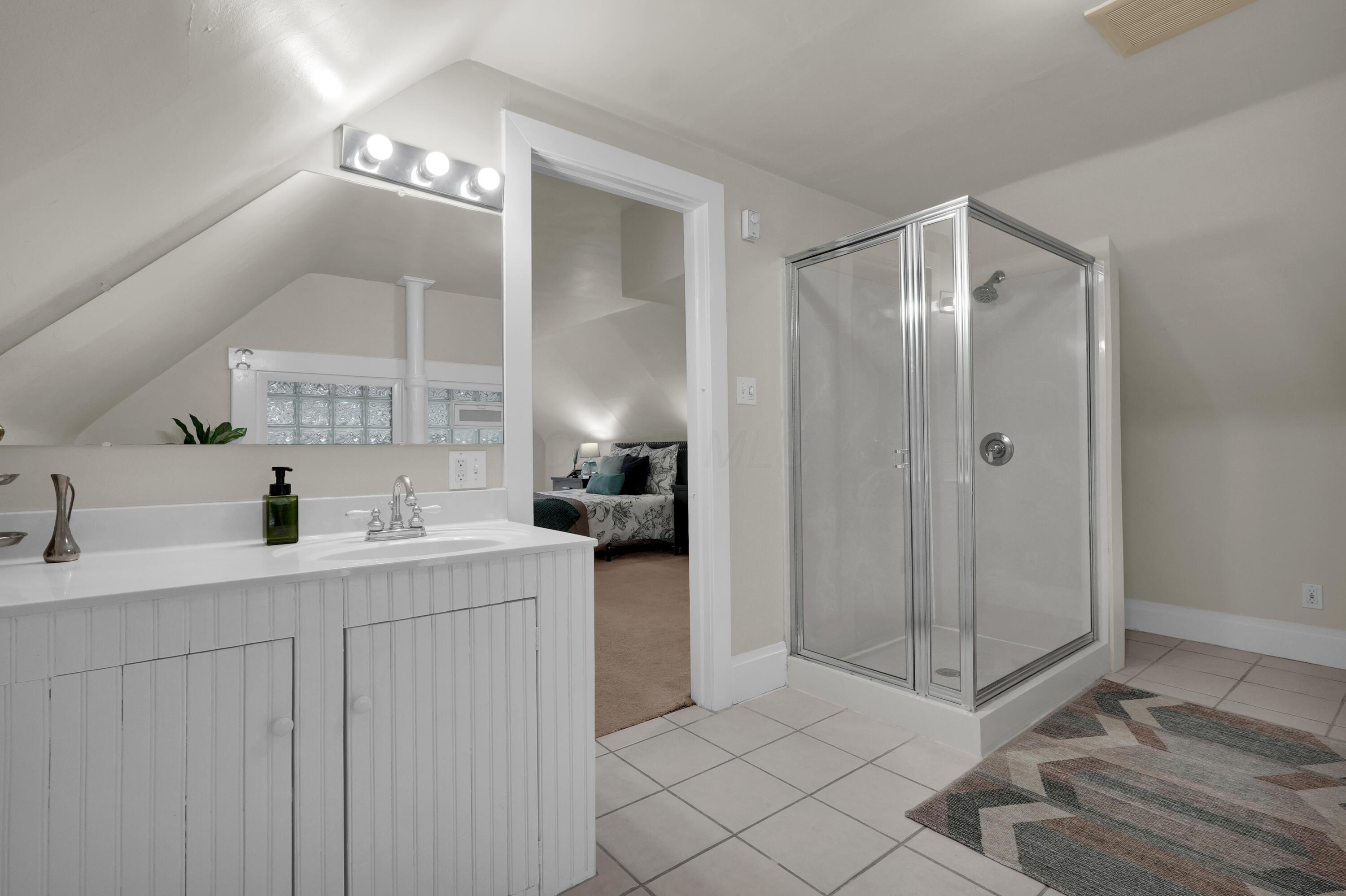 325 W 6th Avenue