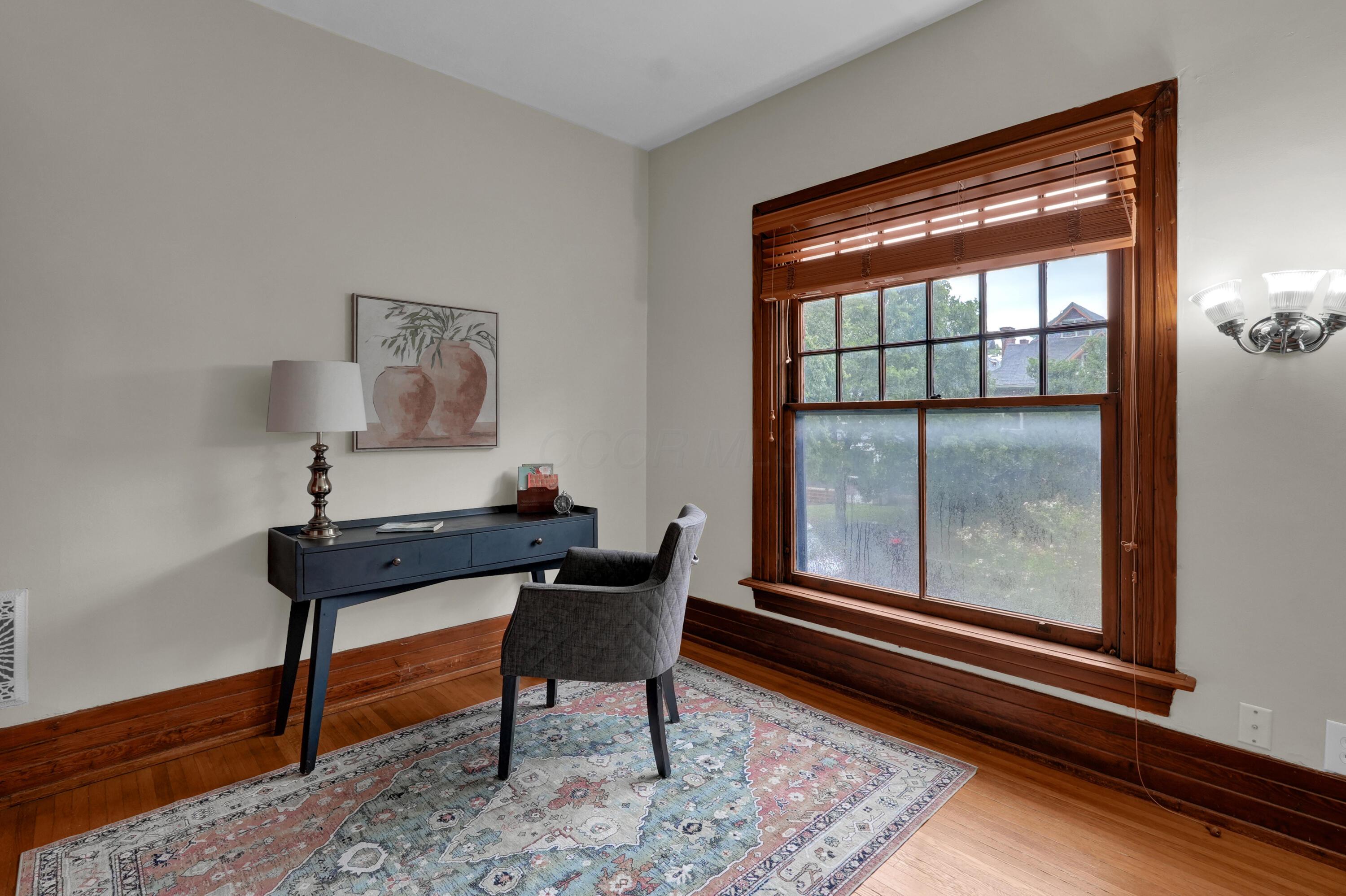 325 W 6th Avenue