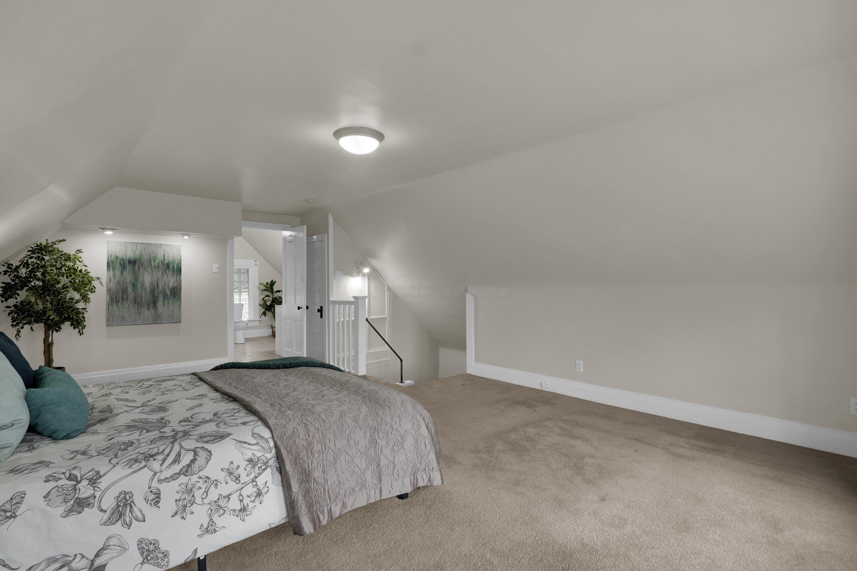 325 W 6th Avenue