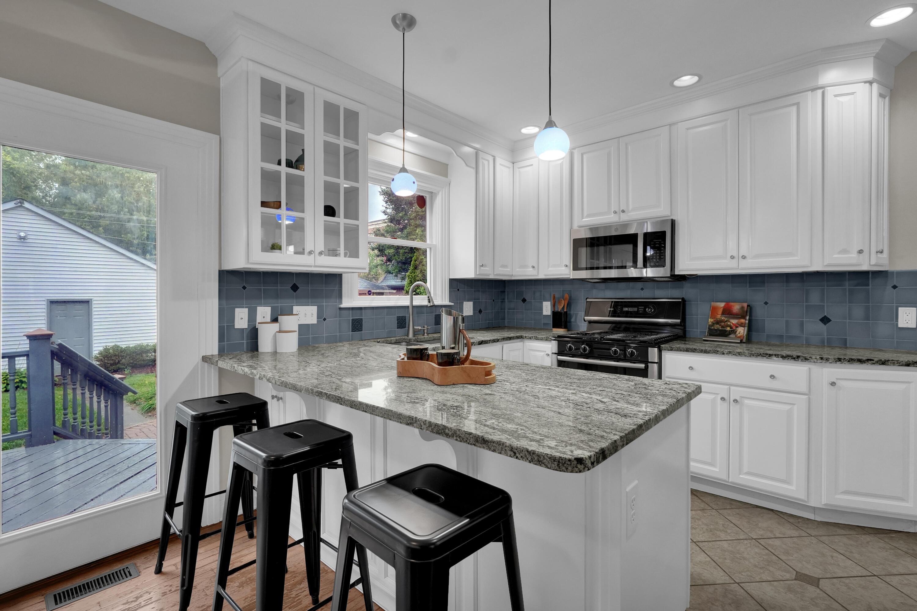 325 W 6th Avenue