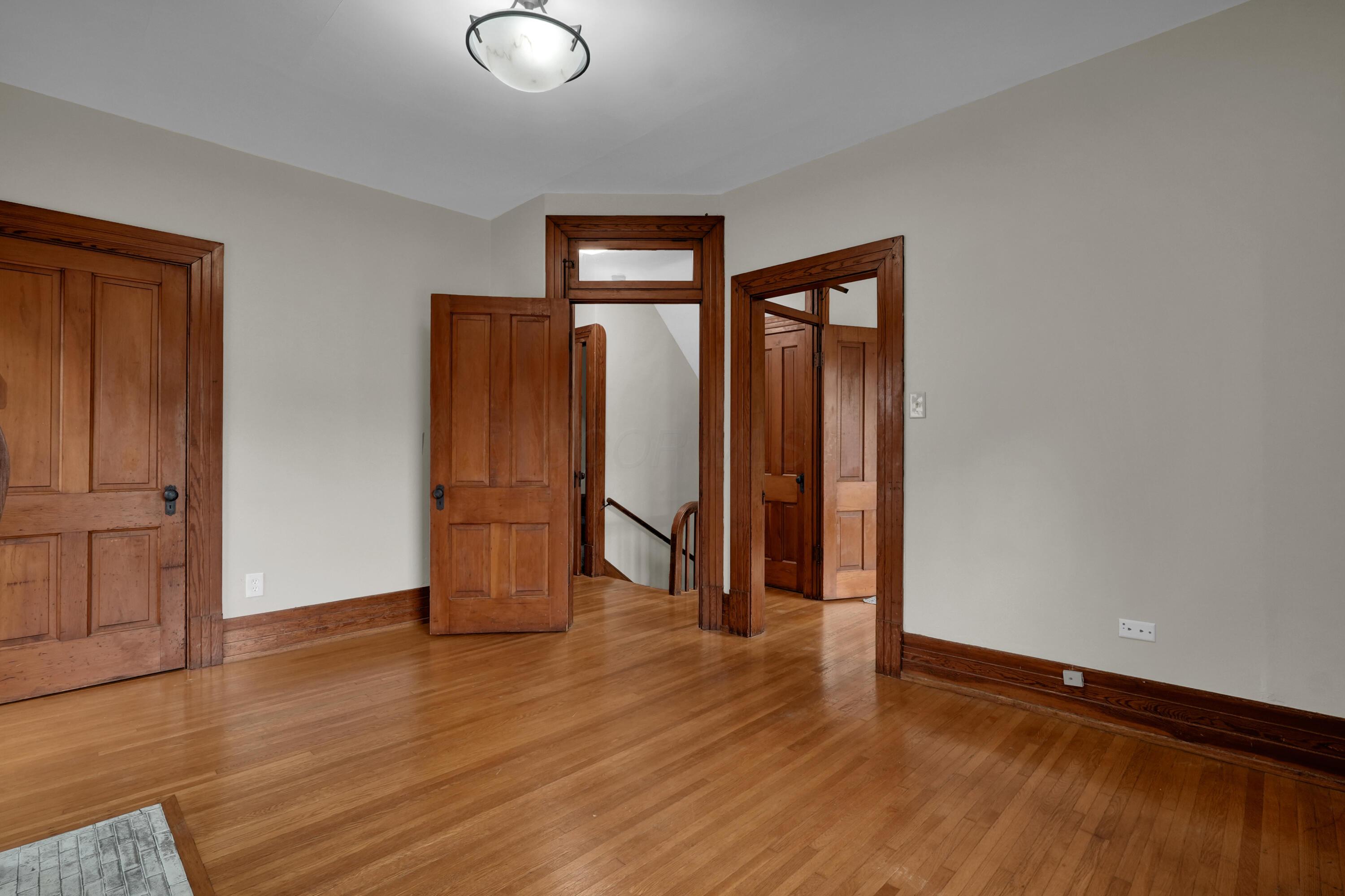325 W 6th Avenue