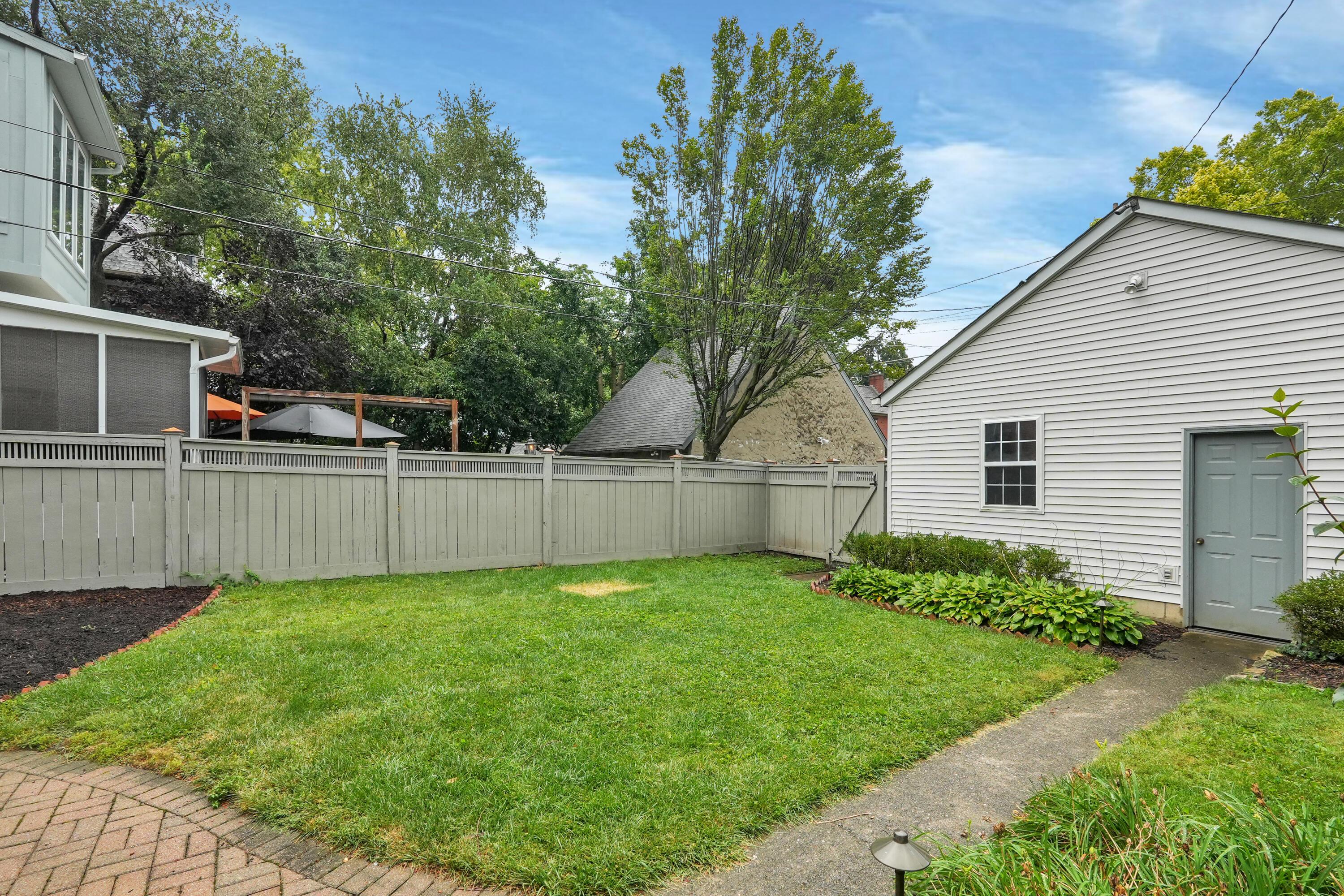 325 W 6th Avenue