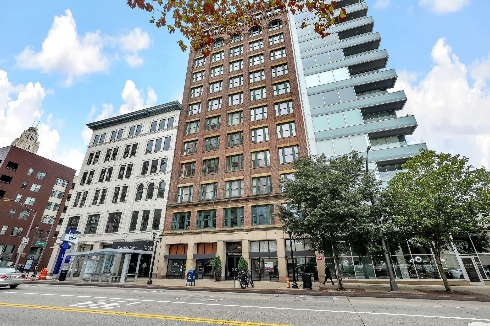 145 N High Street, 800