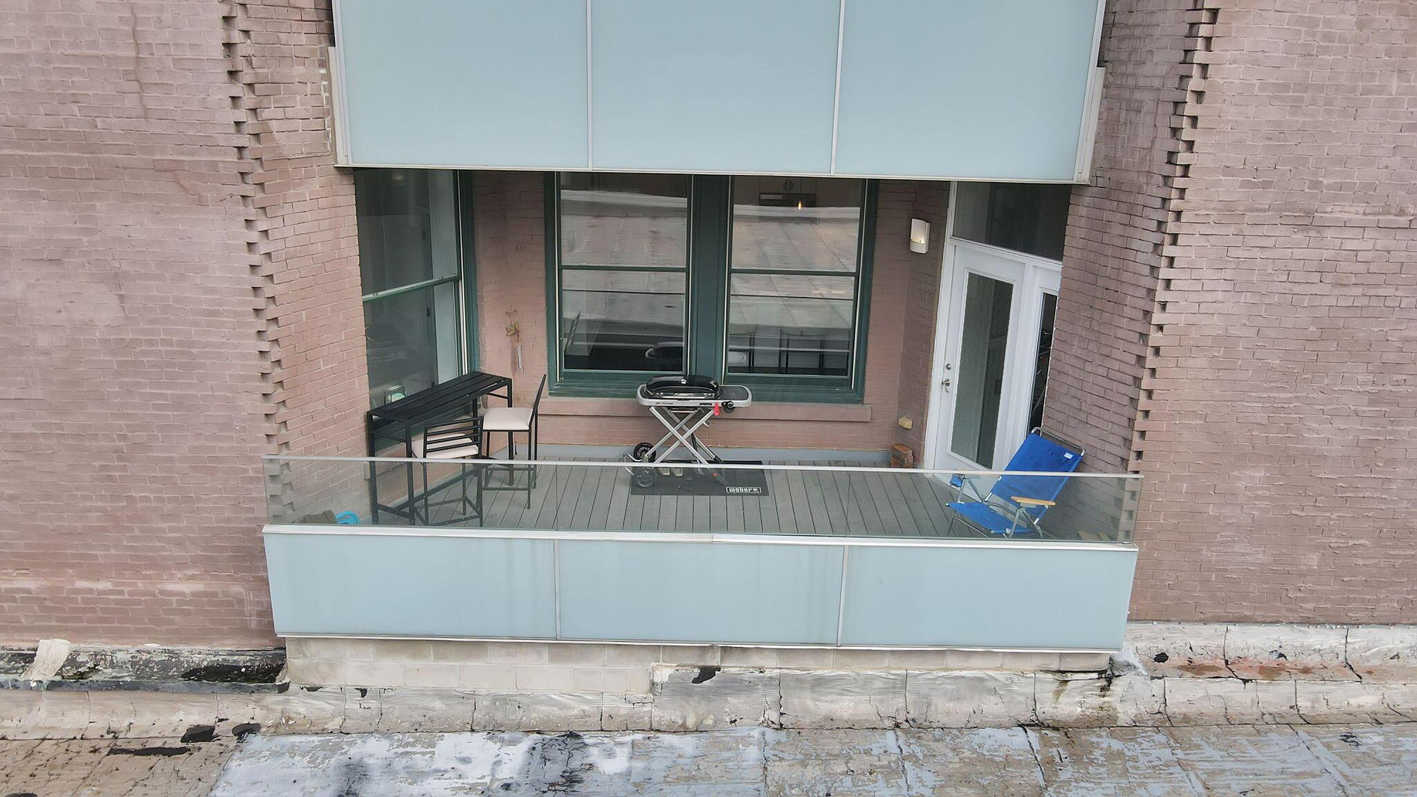 145 N High Street, 800