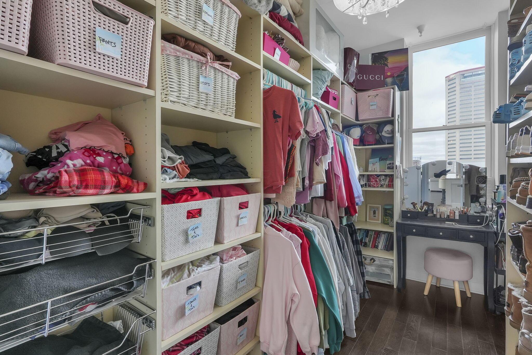 145 N High Street, 800