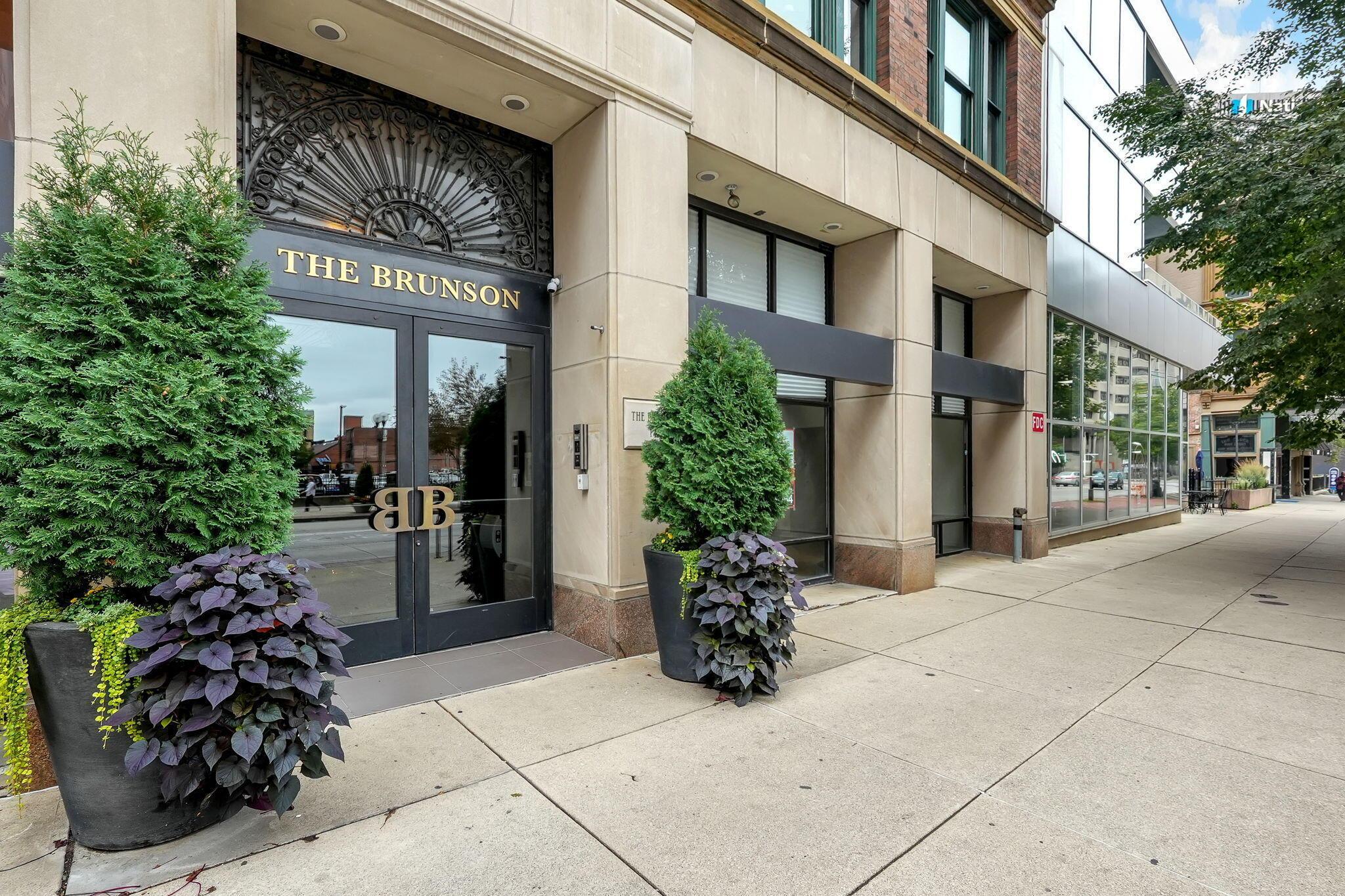 145 N High Street, 800