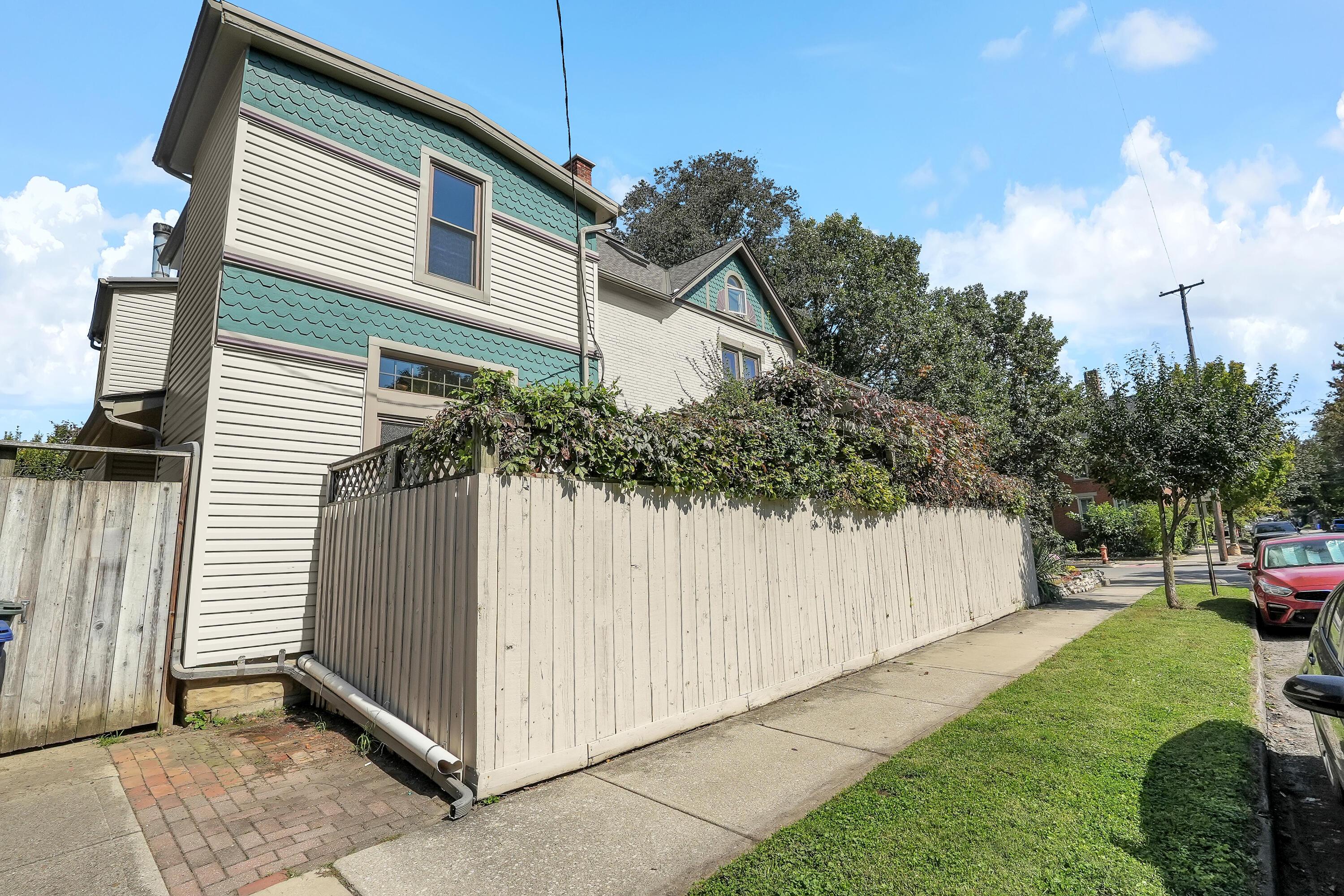 1319 Hunter Avenue