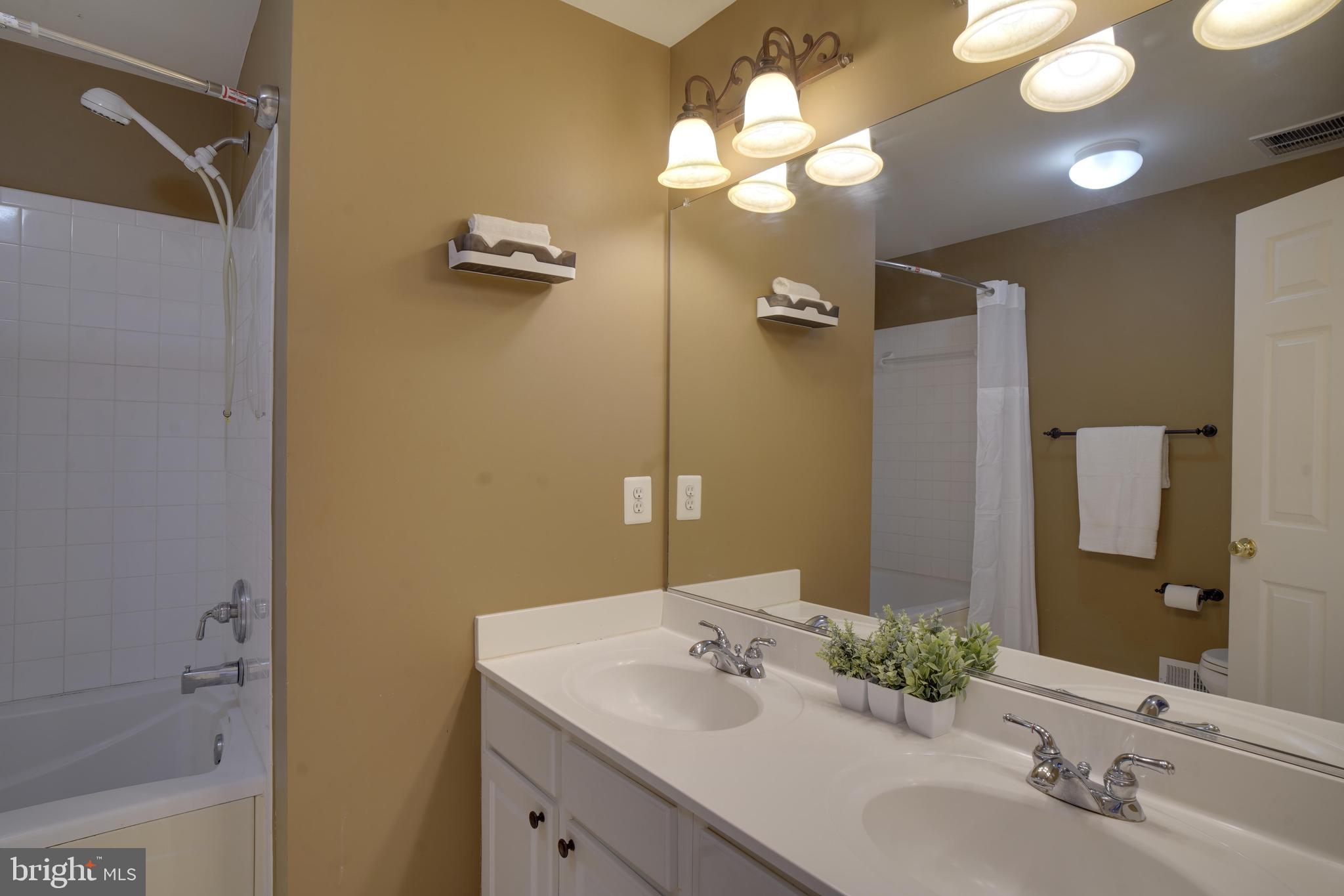 721 Main STREET Unit: 721-A