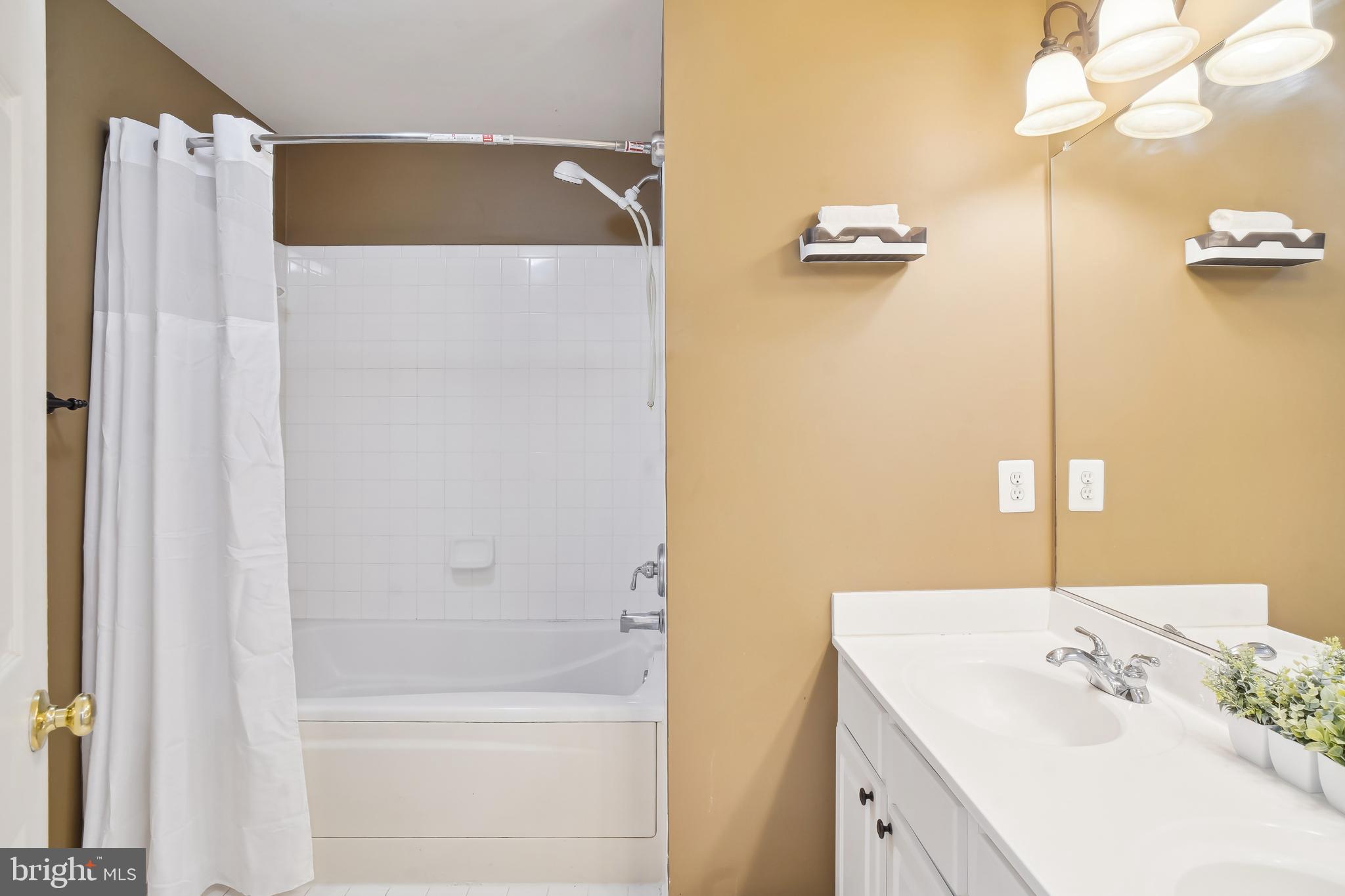 721 Main STREET Unit: 721-A