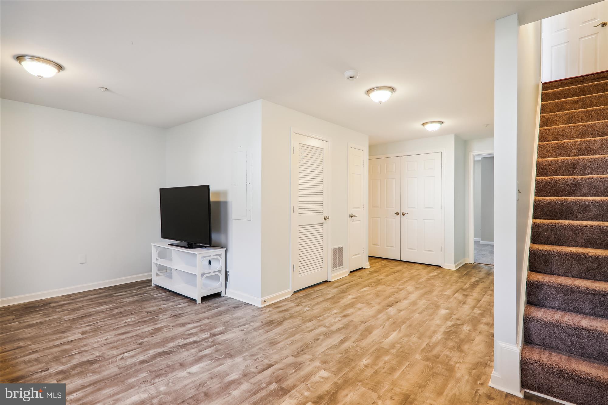 110 Massbury St