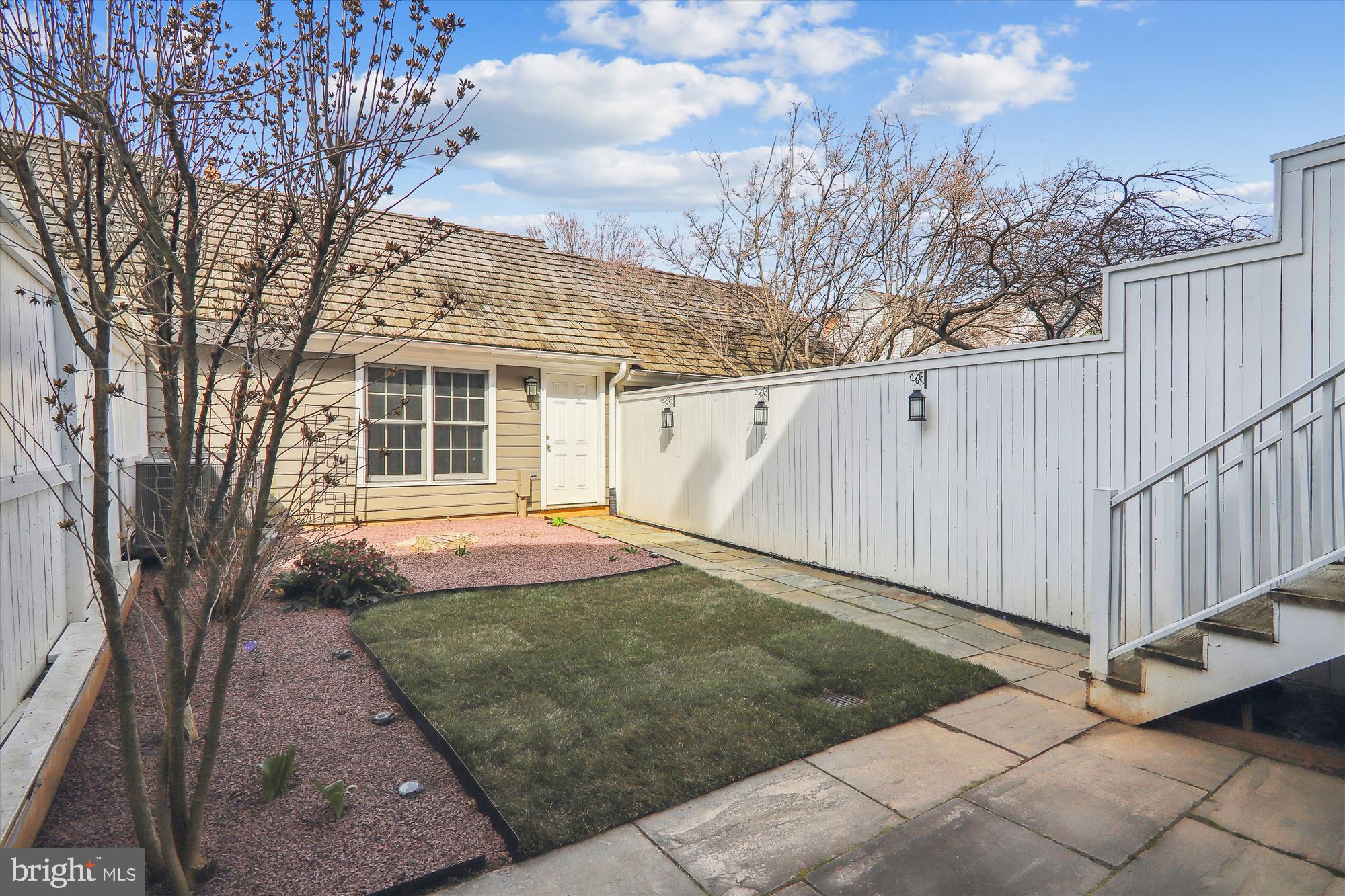 110 Massbury St